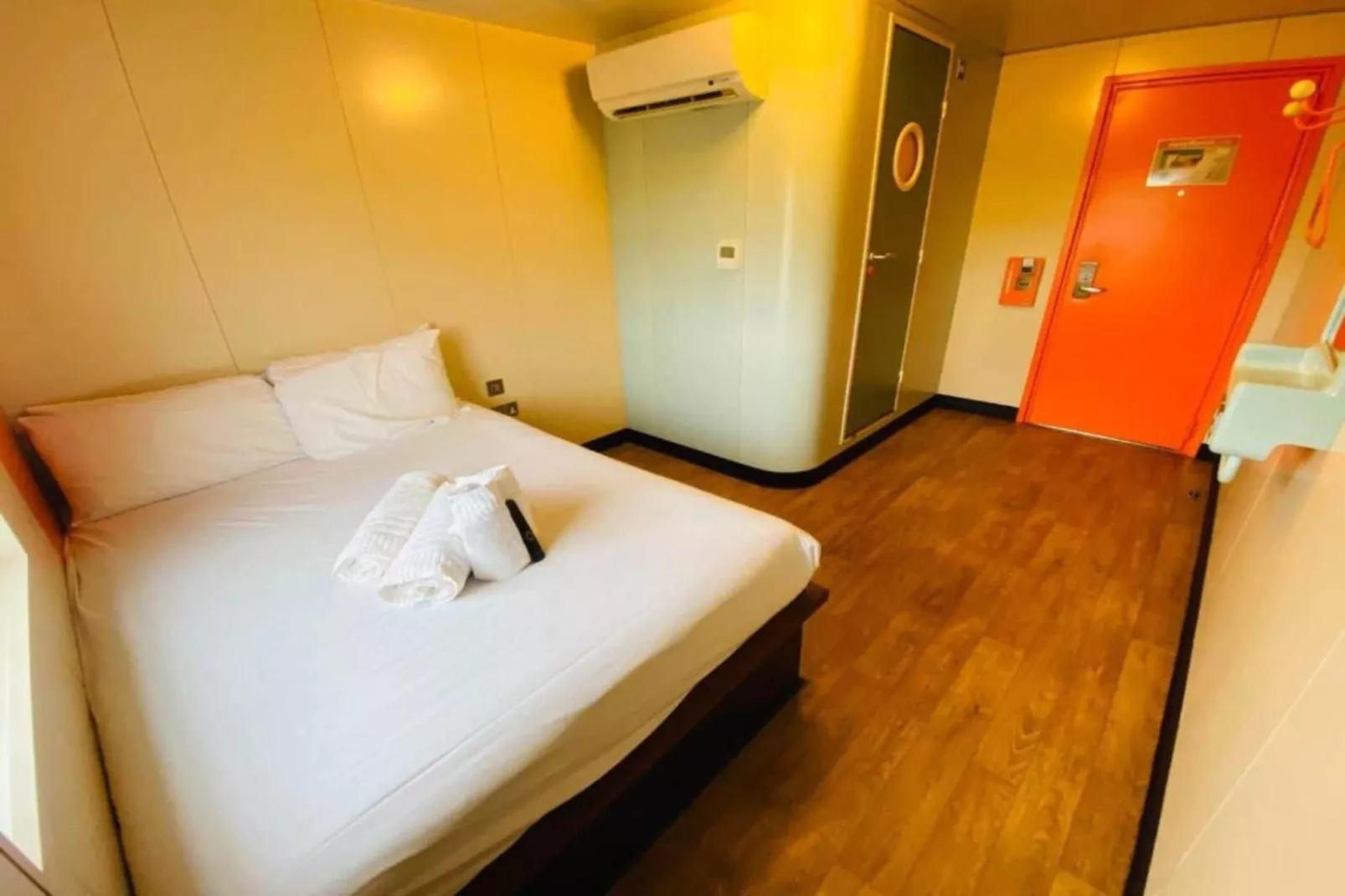 Small Double Room - No Window - Bedroom