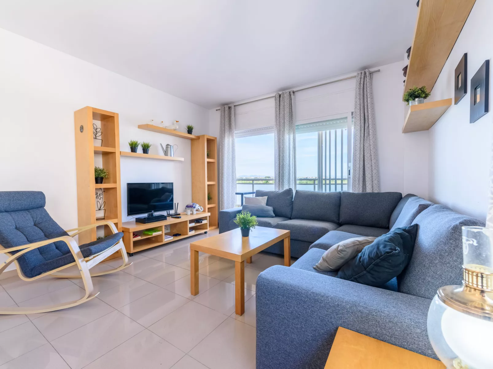 Nou Salou - Inside