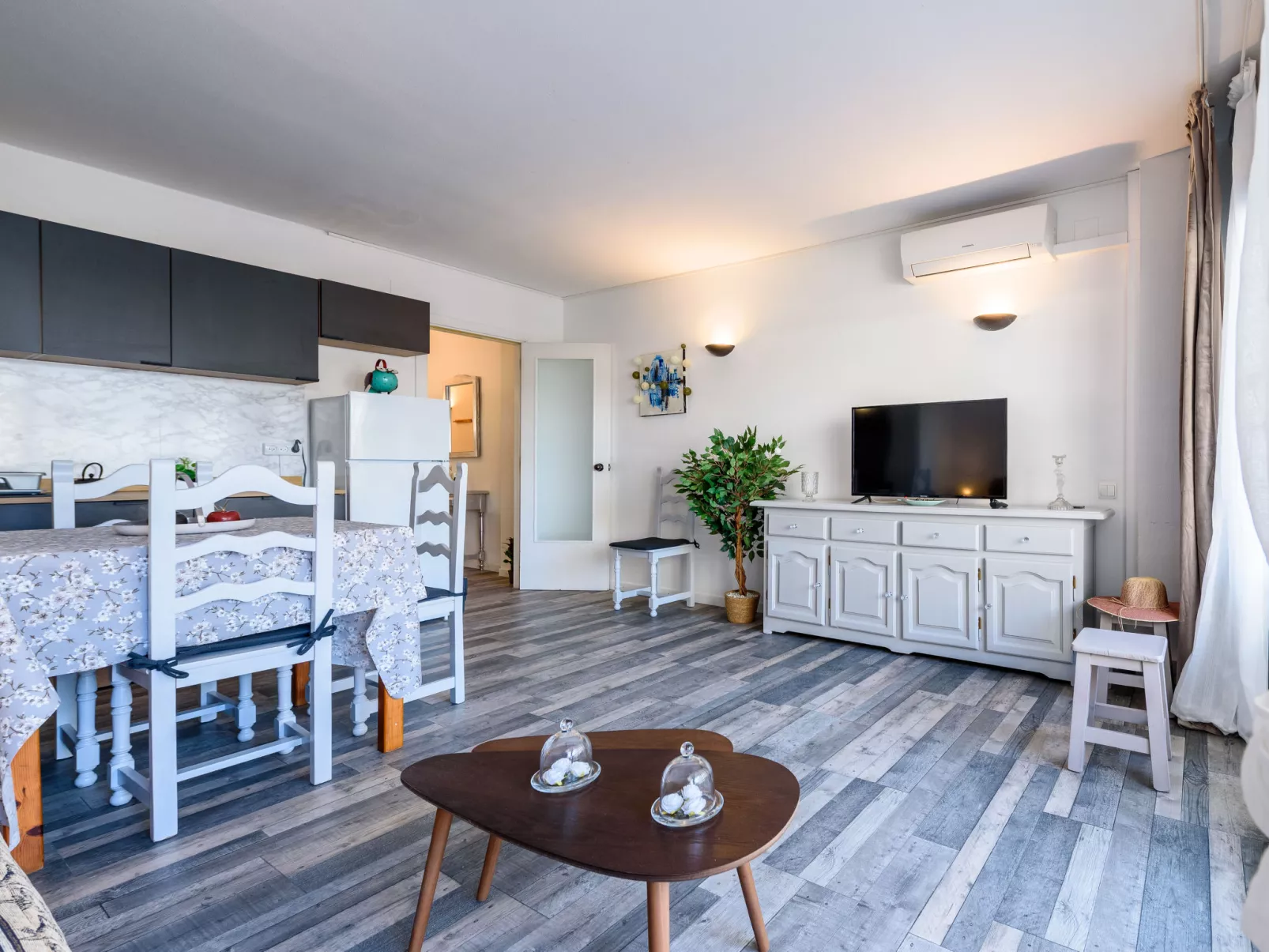 Riviera Park J 22 - Inside