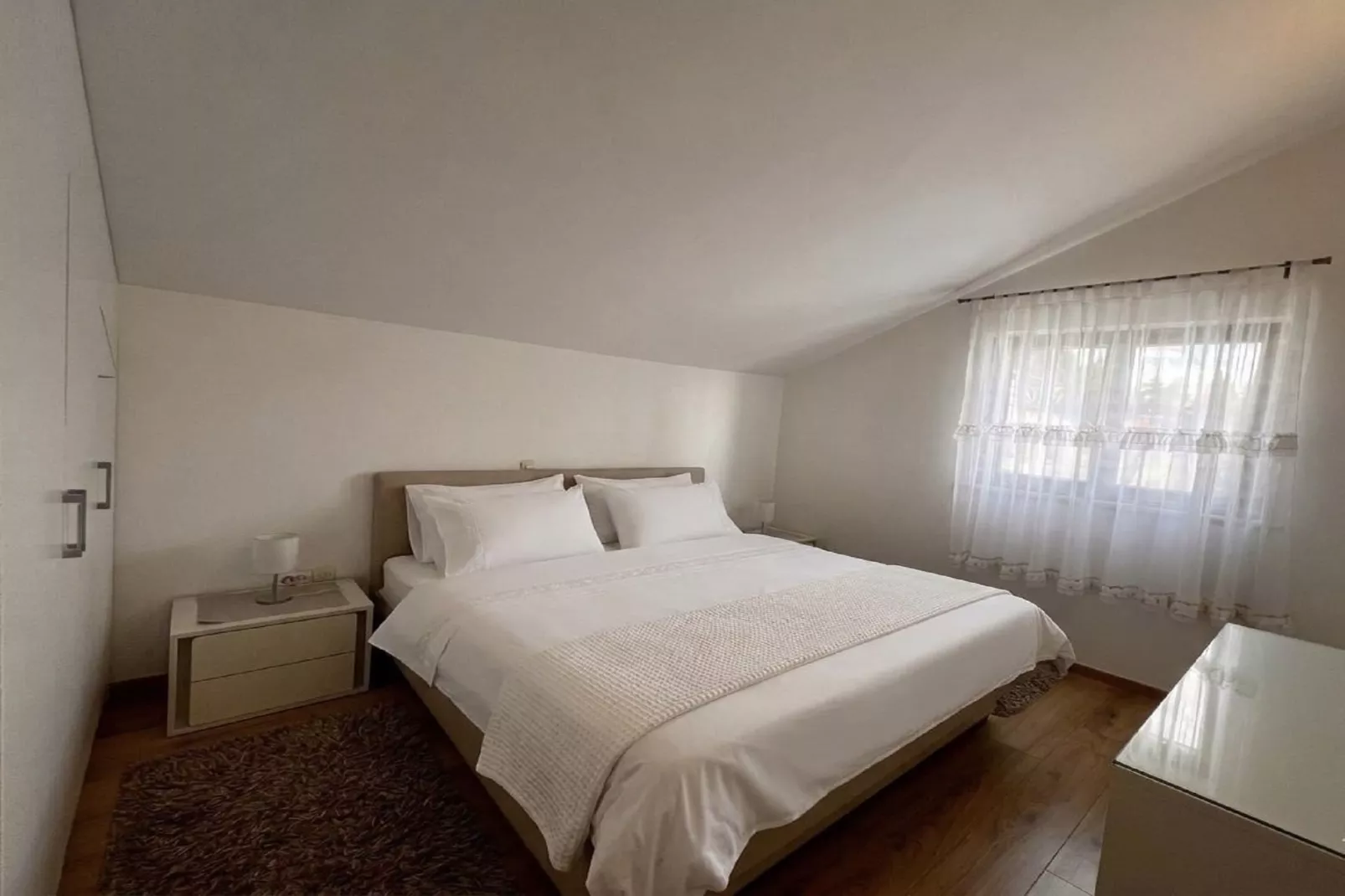 Guest House Kono - One-Bedroom Apartment with Patio and Sea View - Marka Gjaje Street - Chambre