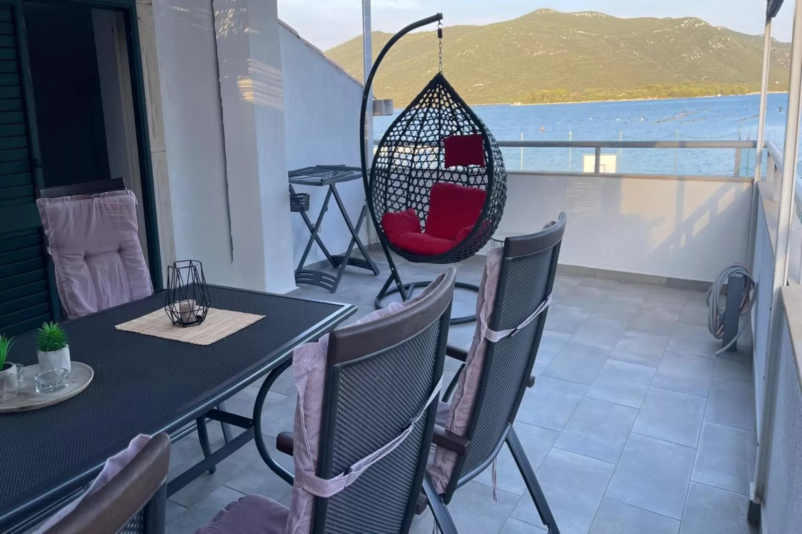Holiday Home Milutinovic - Four Bedroom  Holiday Home with Sea View - Esszimmer