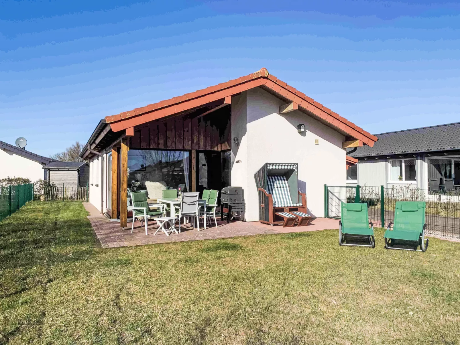 M1 Ferienhaus mit Garten, Terrasse und Carport - Dehors