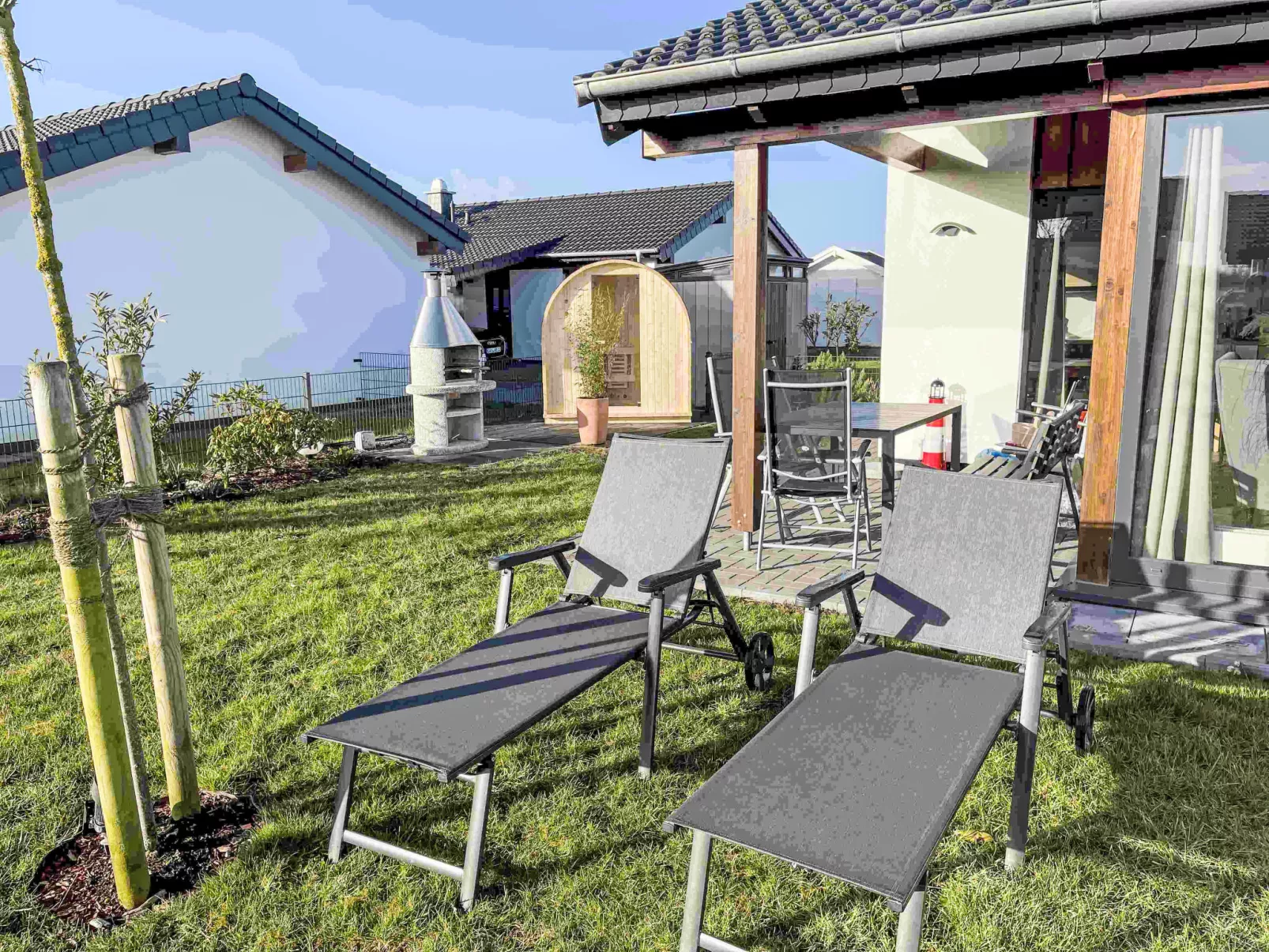 G22 Haus mit Garten, Strandkorb und Grillkamin - Outside
