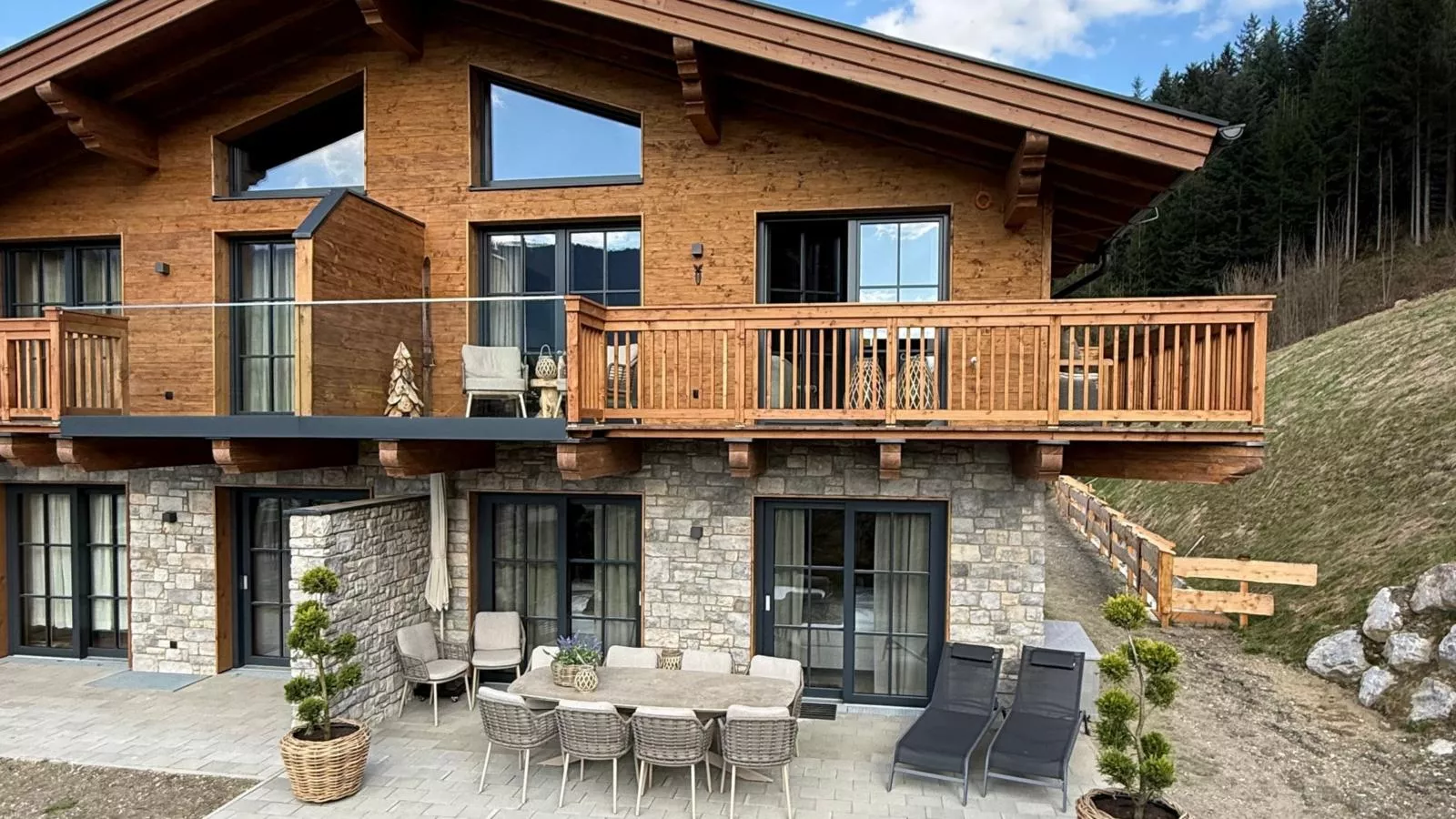 Chalet Gipfel Lodge Alpine Style - Außenbereich Winter