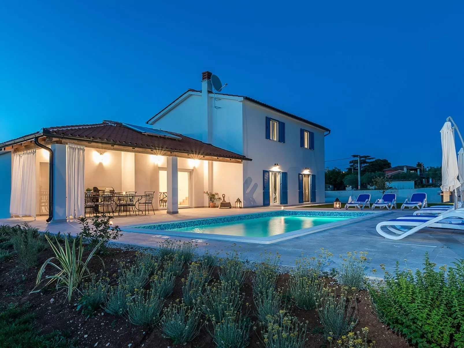 Villa 2095 - Draußen