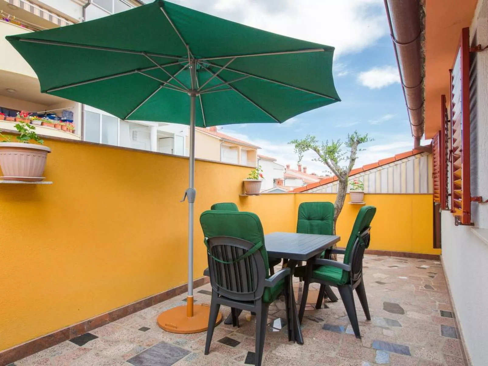 Apartment 1682 - Outside