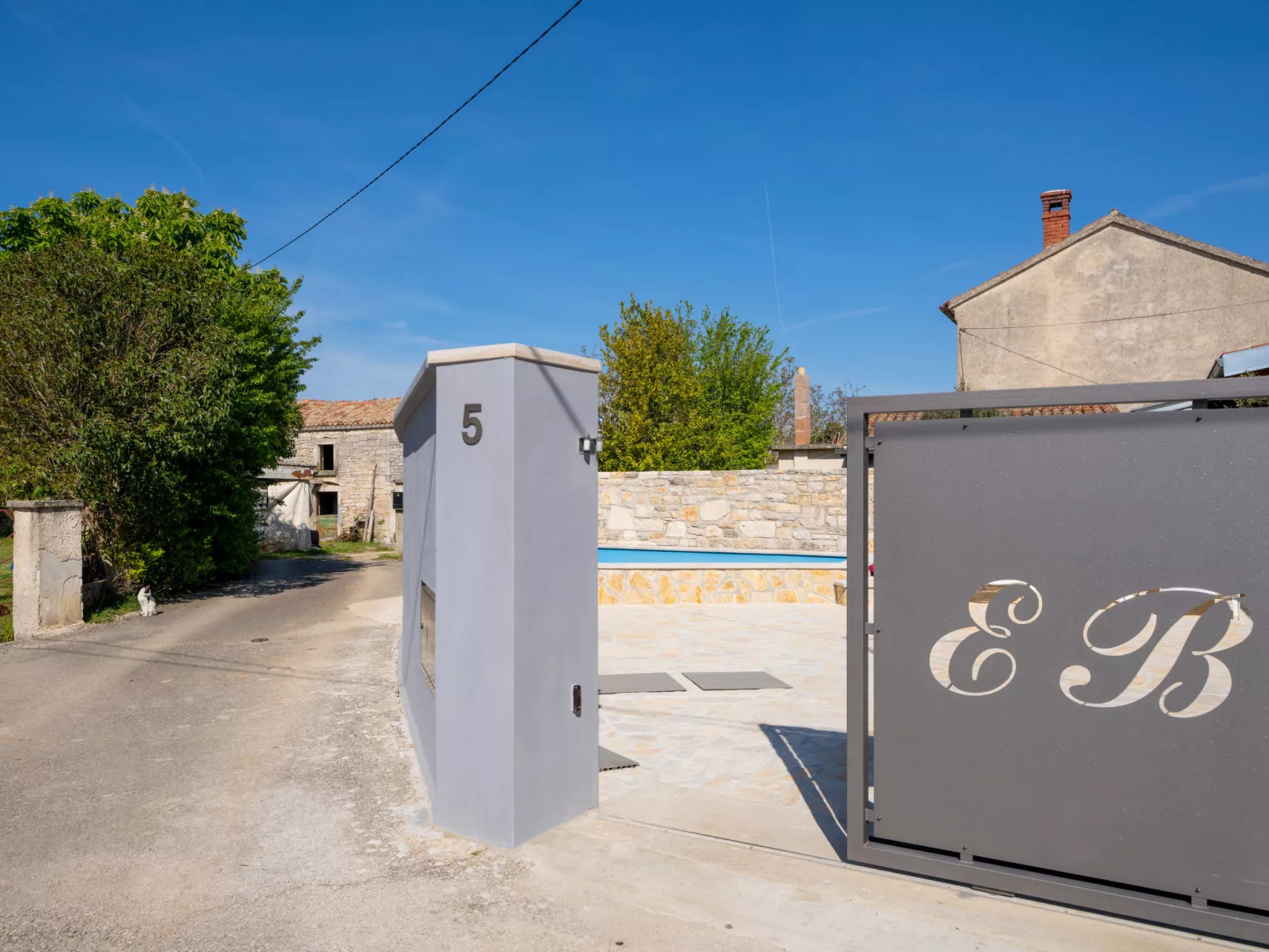 House 2214 - Outside