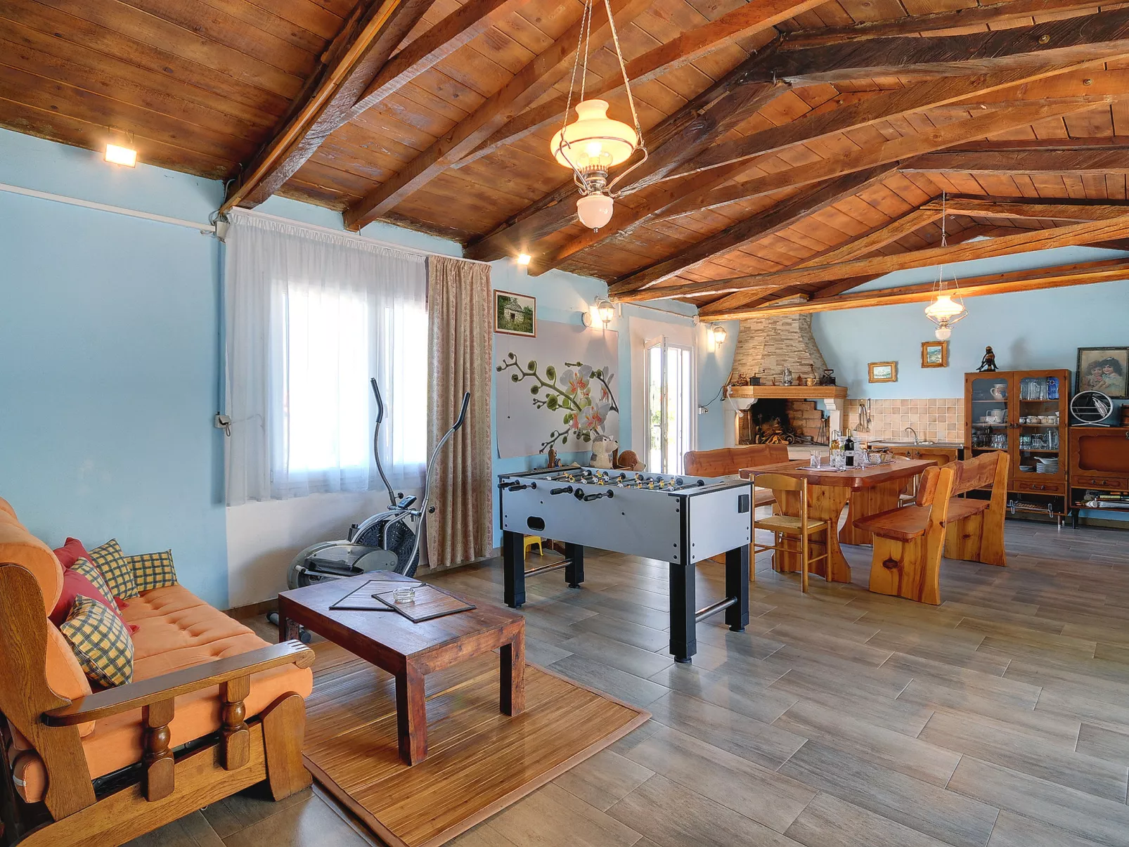 House Barat - Dedans