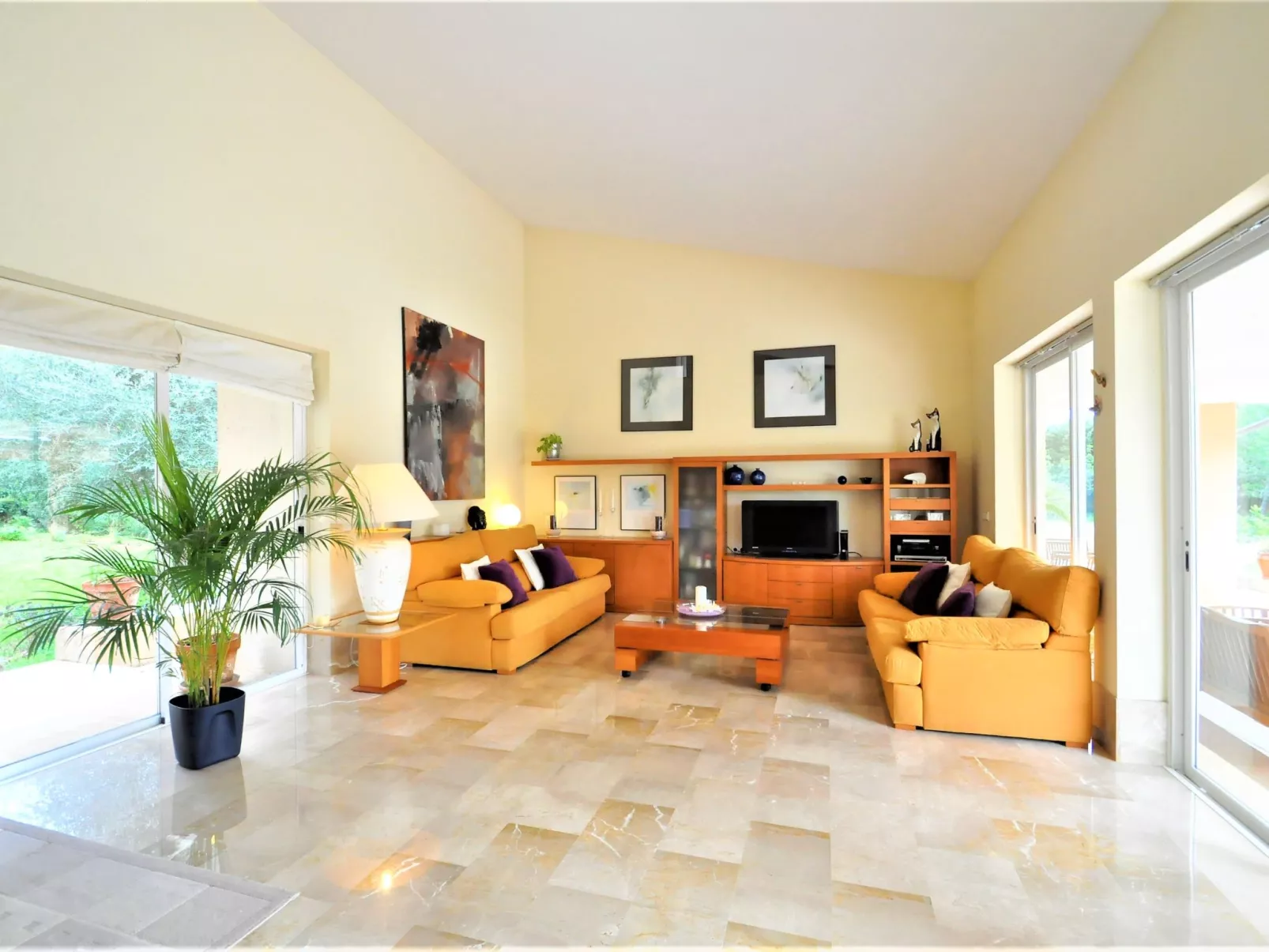Villa con piscina y pista de tenis privada ideal para familias.  - WiFi Gratis - Inside