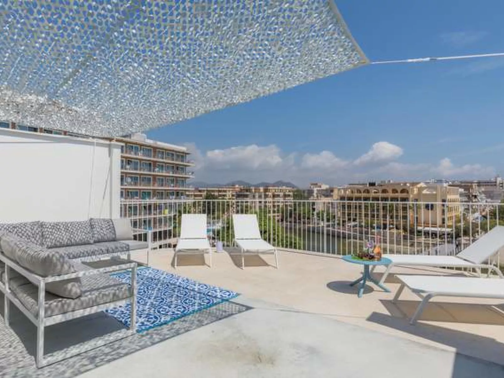 Tolle Wohnung in S'illot-Cala Morlanda mit Terrasse - Outside