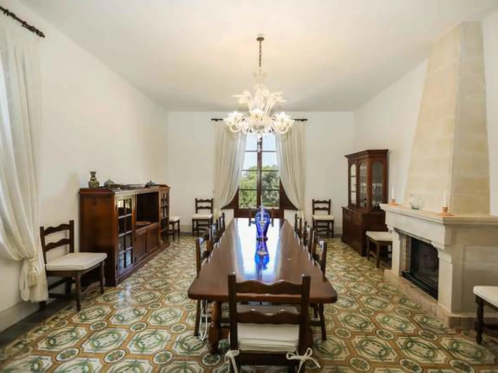 Granada - Inside