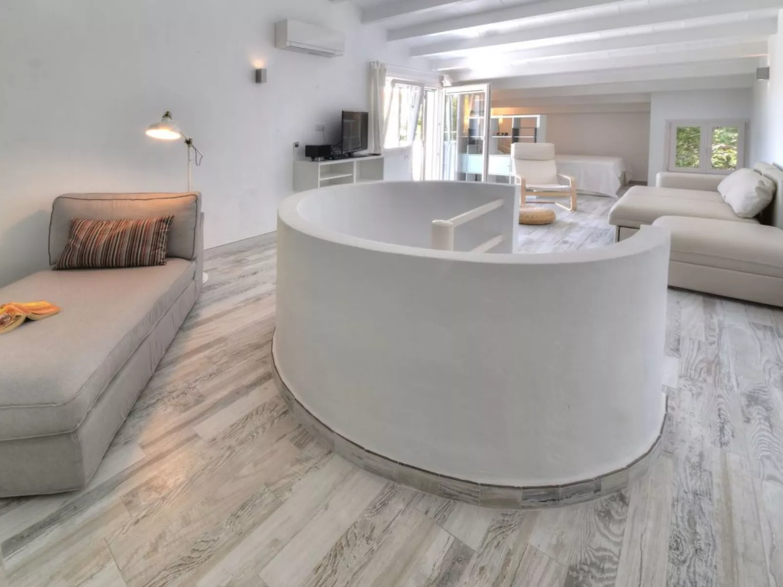 Modernes helles 3-Schlafzimmer Apartment mit Klimaanlage, 2017 komplett neu ren