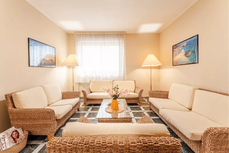Rina Sea Apartments Mono