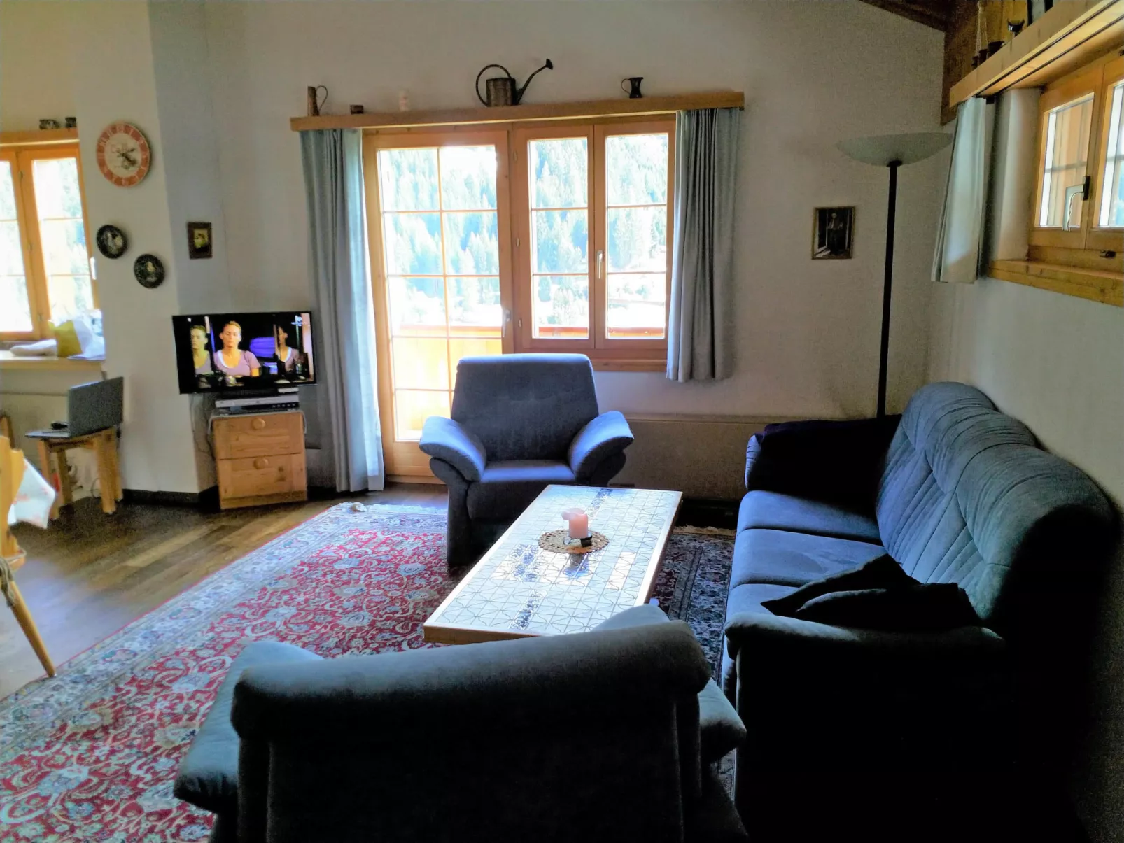 Plaun Pazzola mit Garage Bösch, (Sedrun/Rueras).