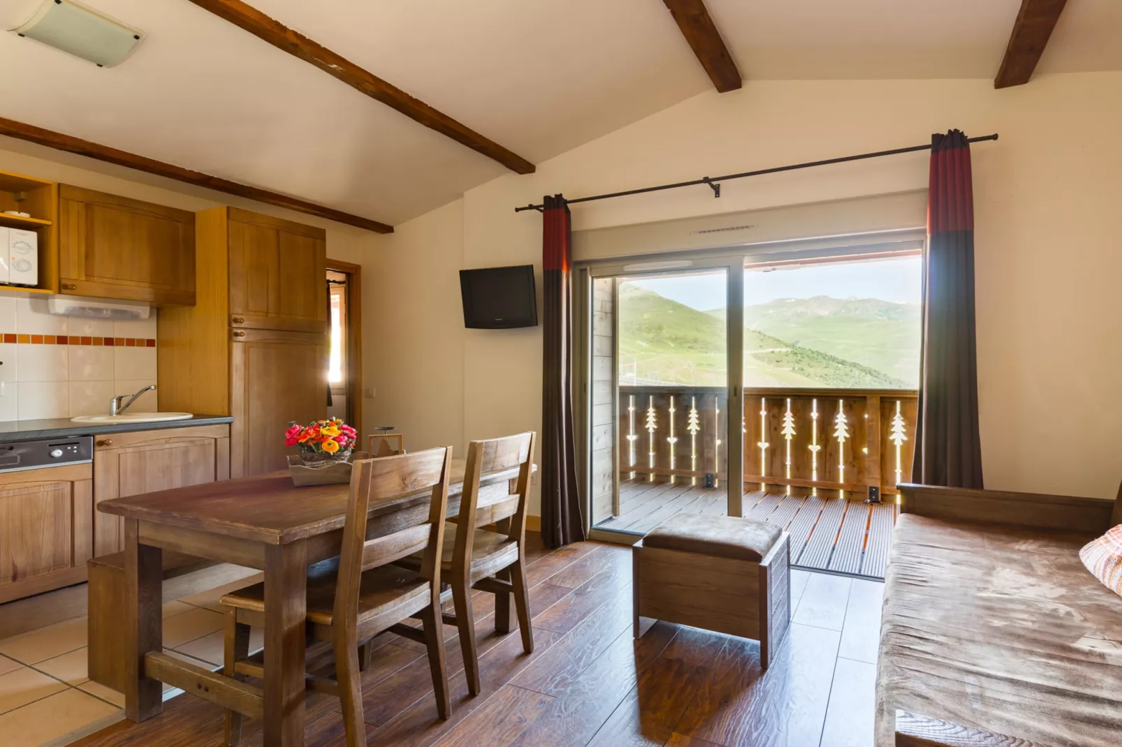 Les Chalets de l'Adet One alcove bedroom for six OTA