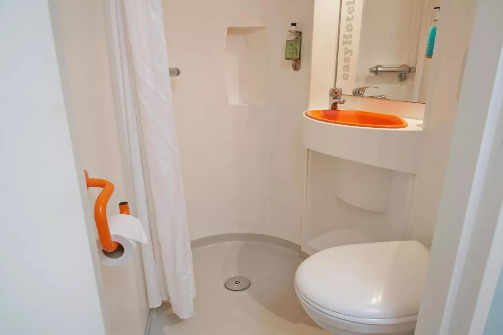 Small Double Room - No Window - Bathroom