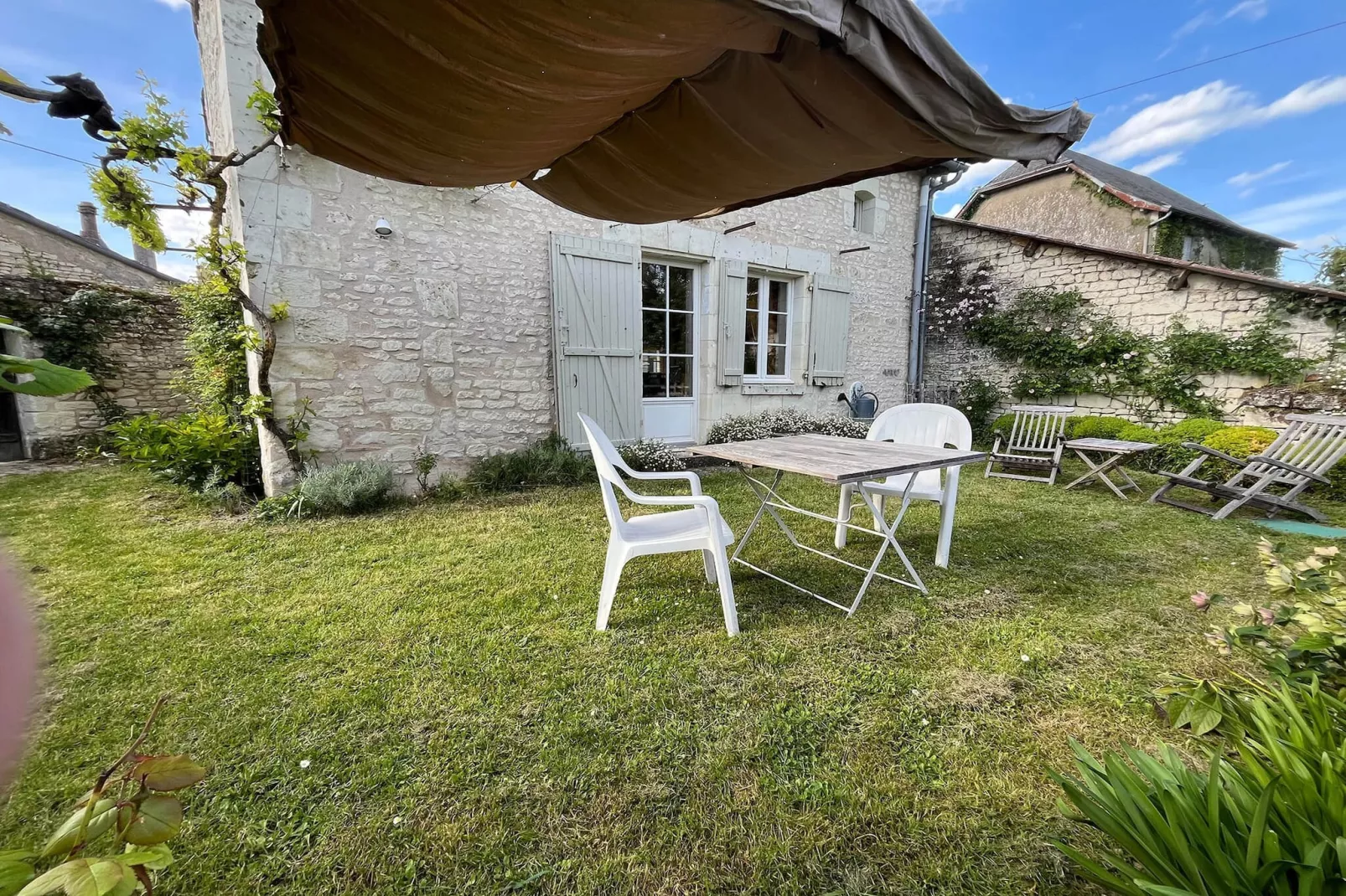 Maison de vacances Sossay - Gardens in summer
