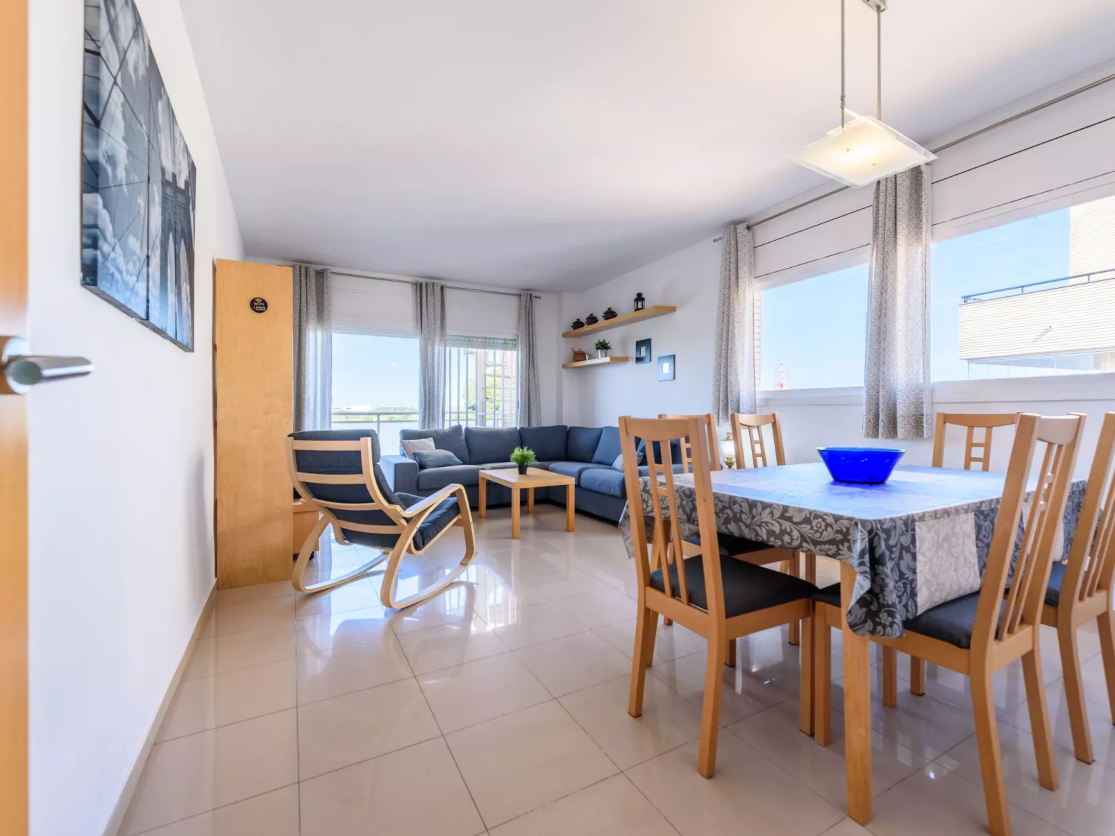 Nou Salou - Inside
