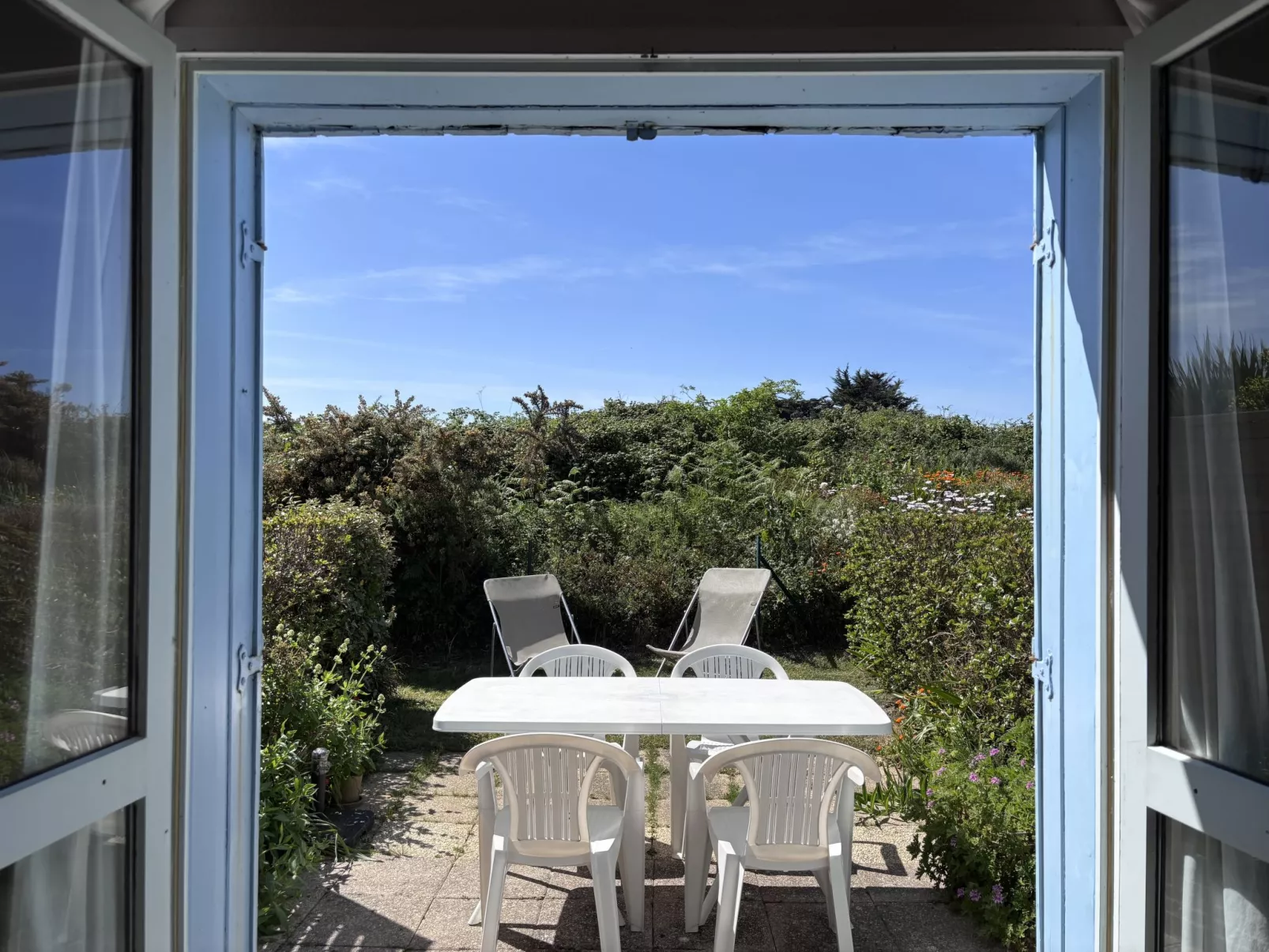 La Baie des Corsaires - Outside