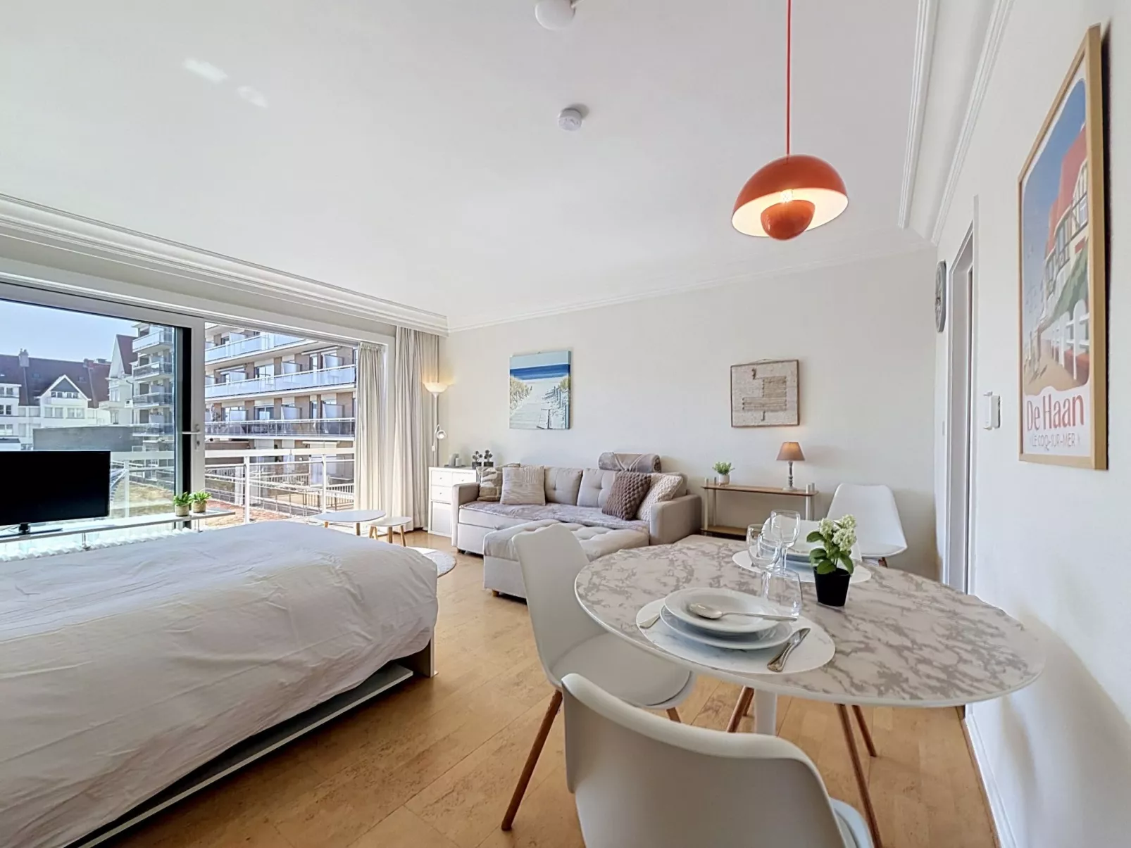 Cosy @ the beach studio with pool - Drinnen