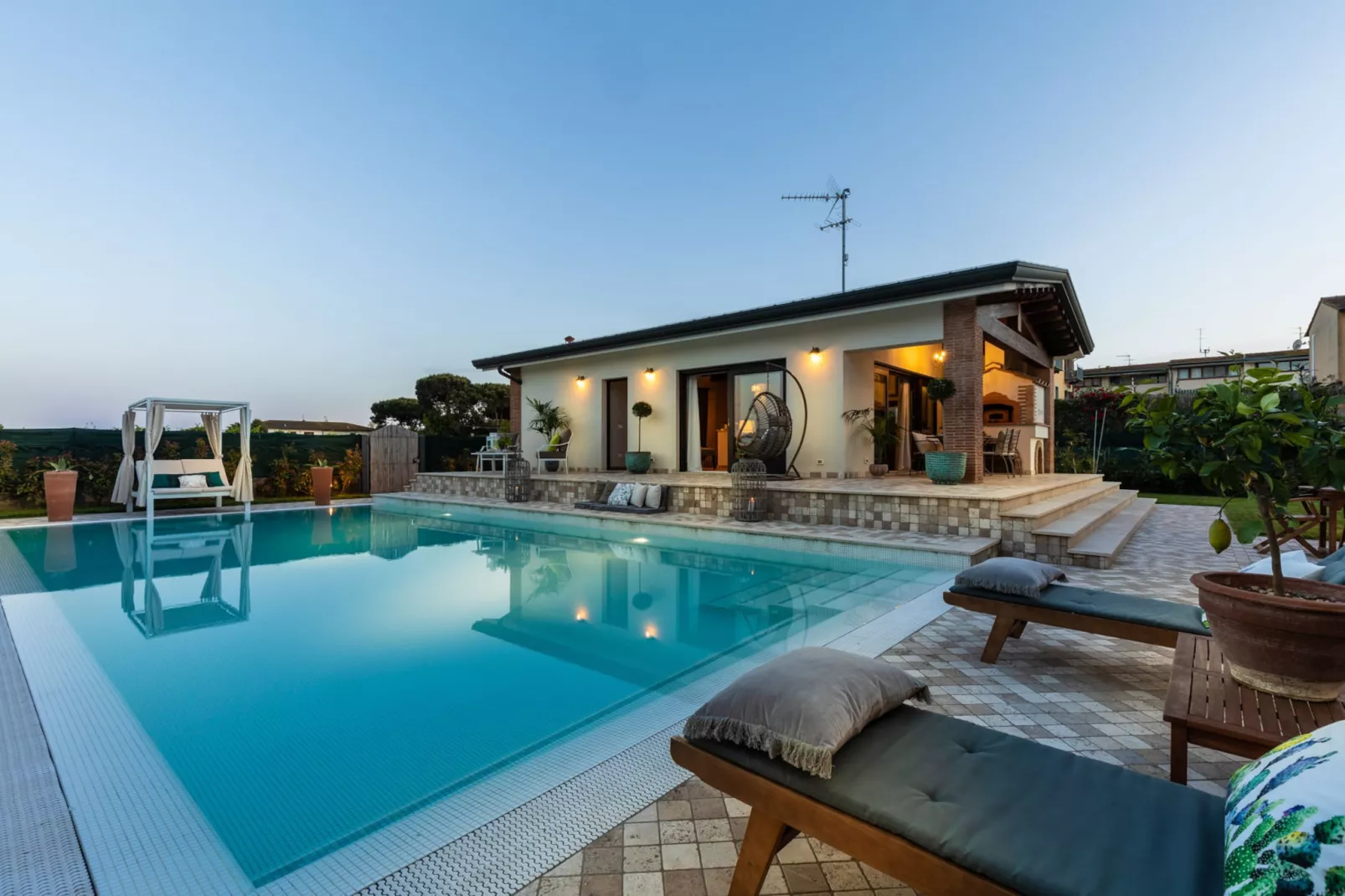 The Luxury Beach Villa - Schwimmbad