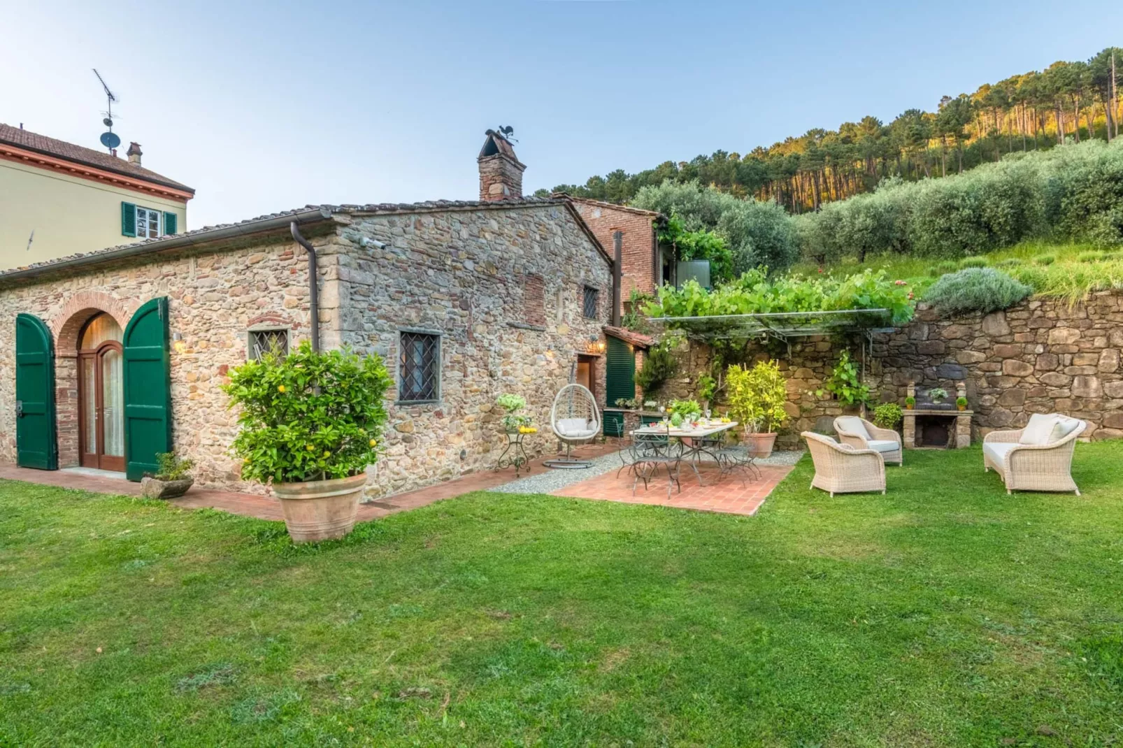 Citrus Charm Farmhouse - Außenbereich Sommer