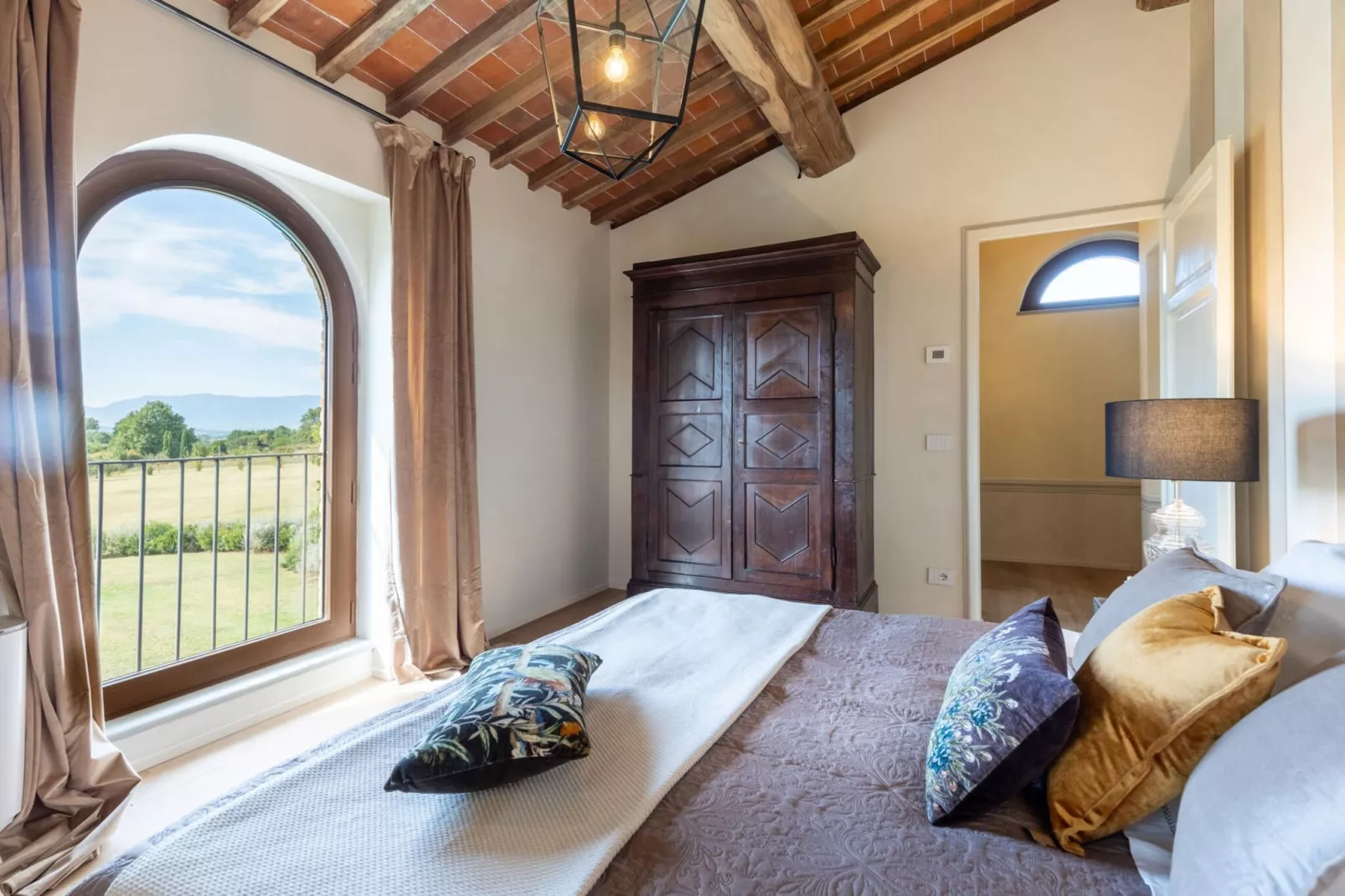 Il Conte Farmhouse Retreat - Bedroom