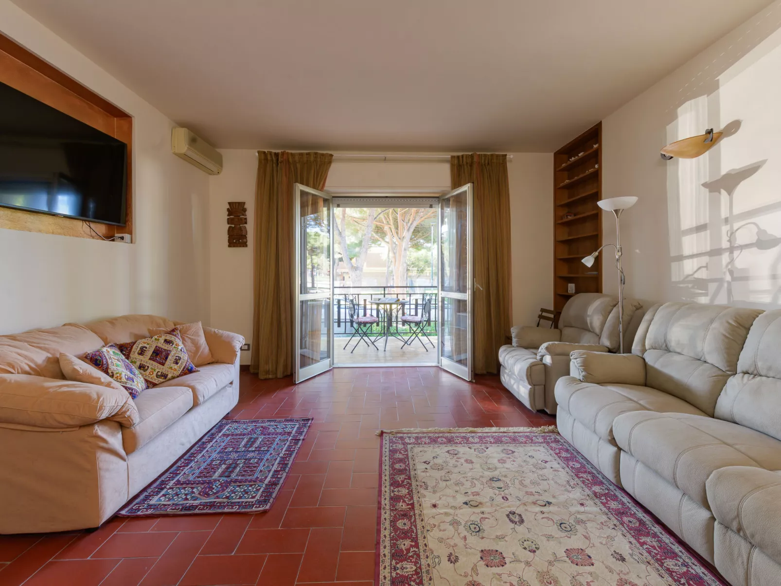 Casamare - Inside