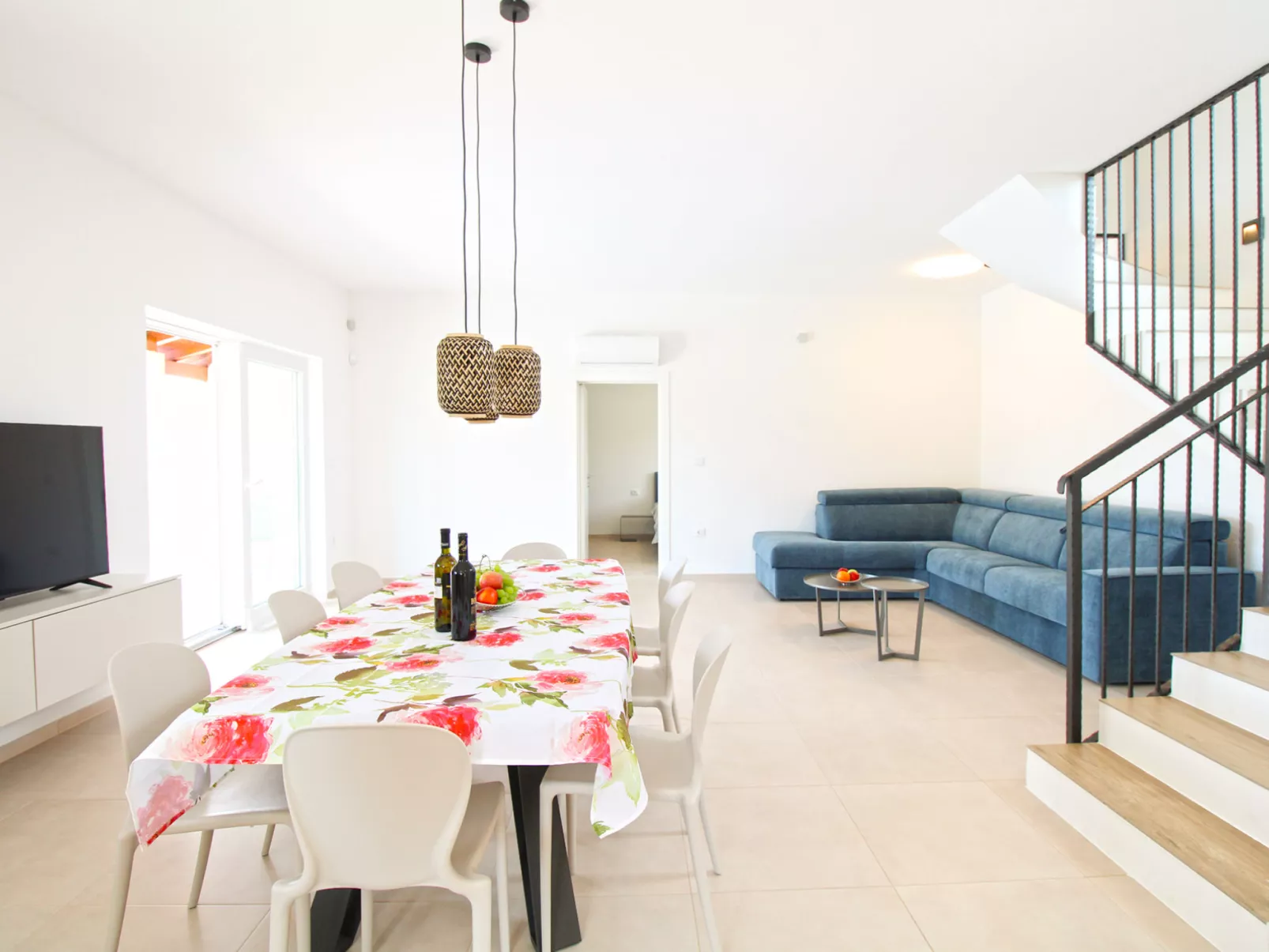 House 2340 - Drinnen