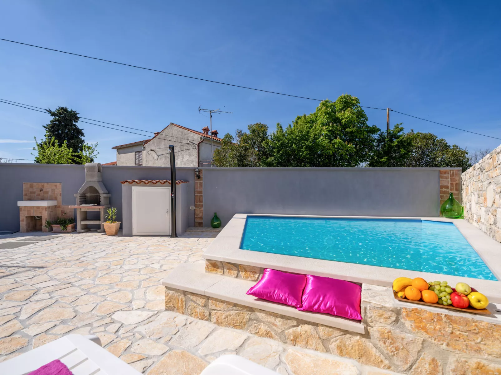 House 2214 - Outside