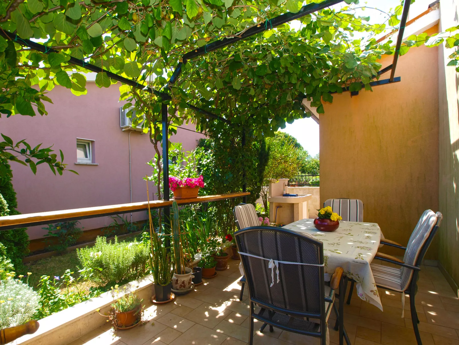 House 2106 - Outside