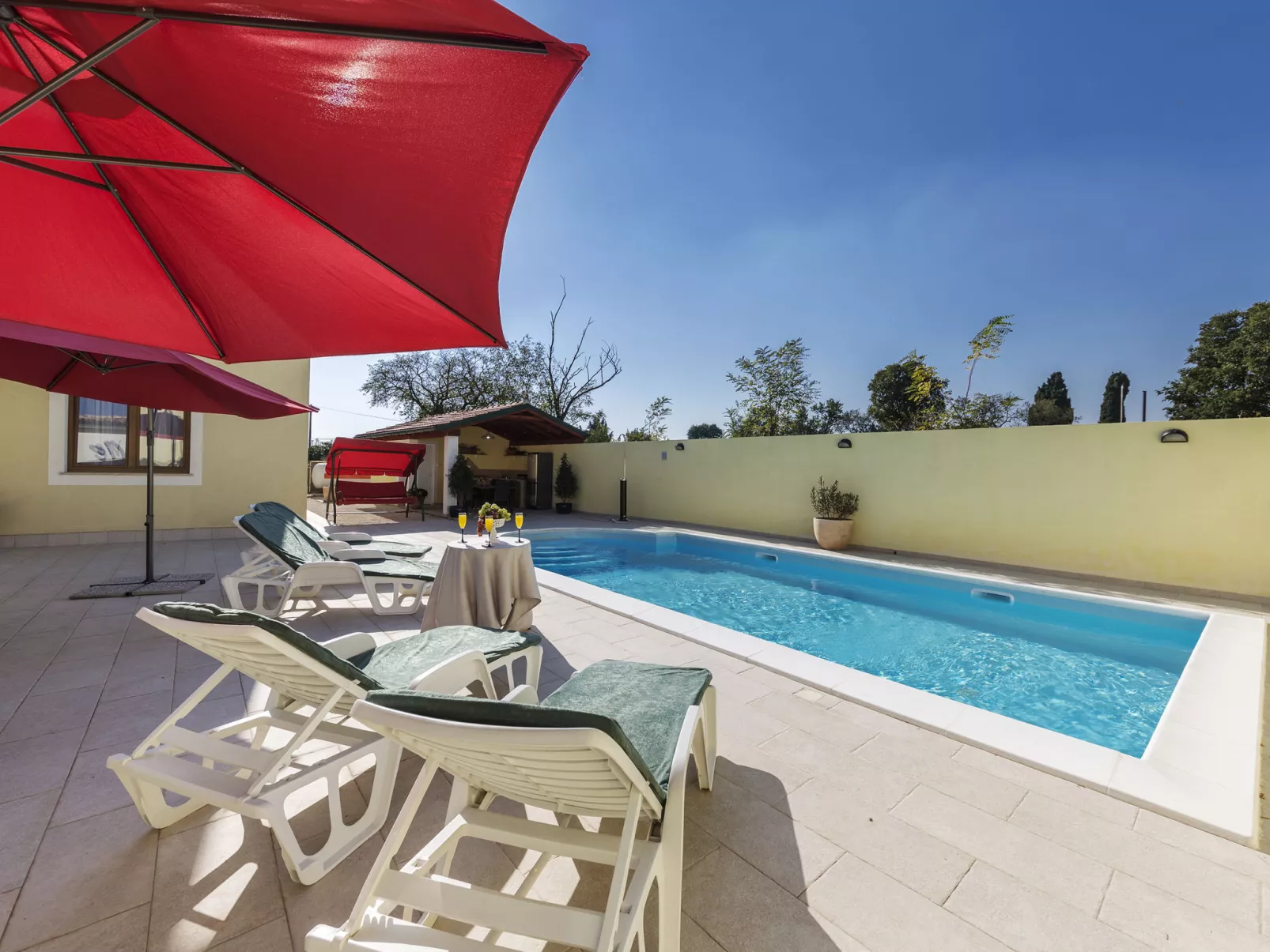 Villa Monica - Draußen