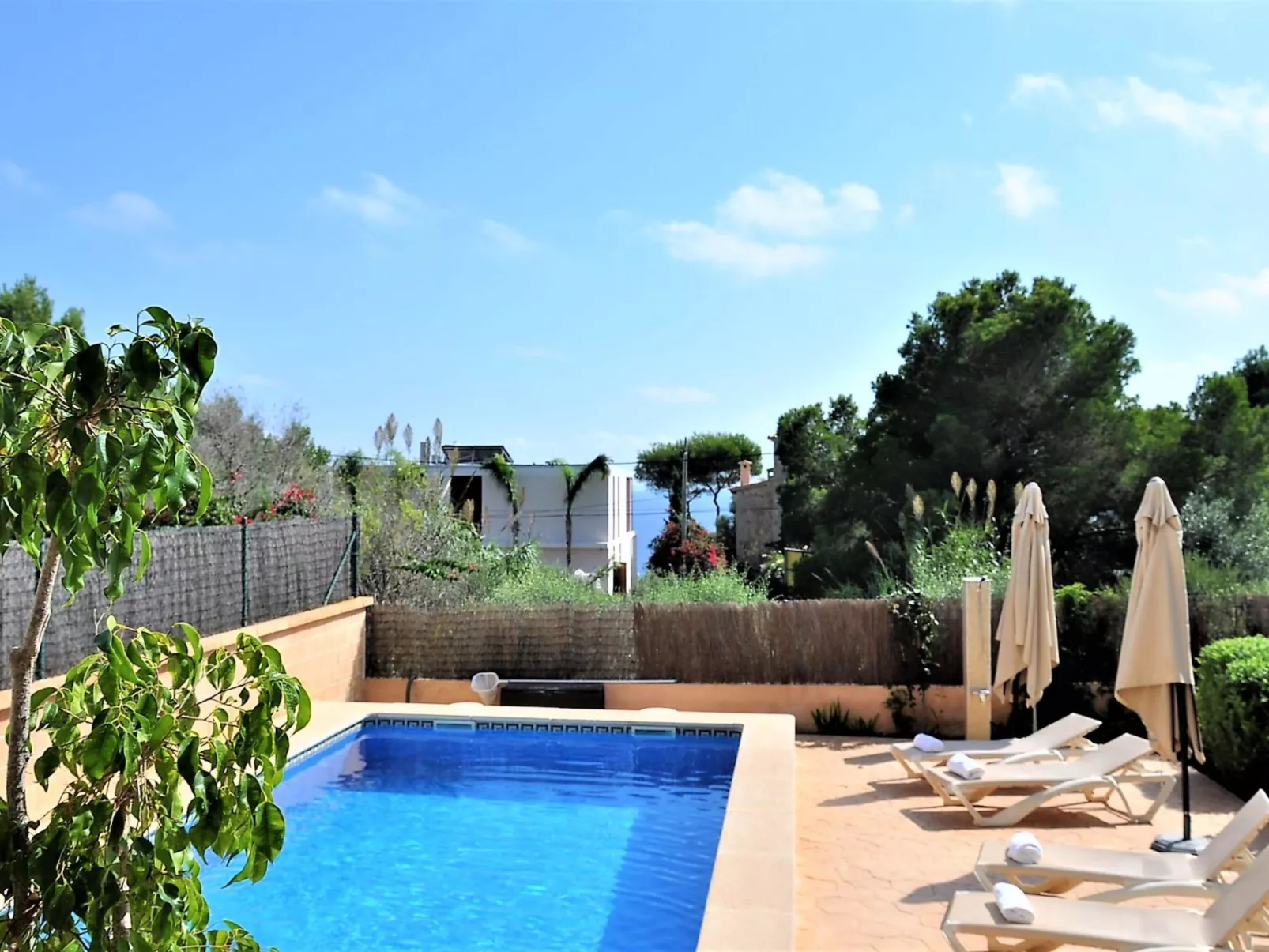 Preciosa villa con vistas al mar, piscina privada, aire acondicionado y wifi id - Draußen