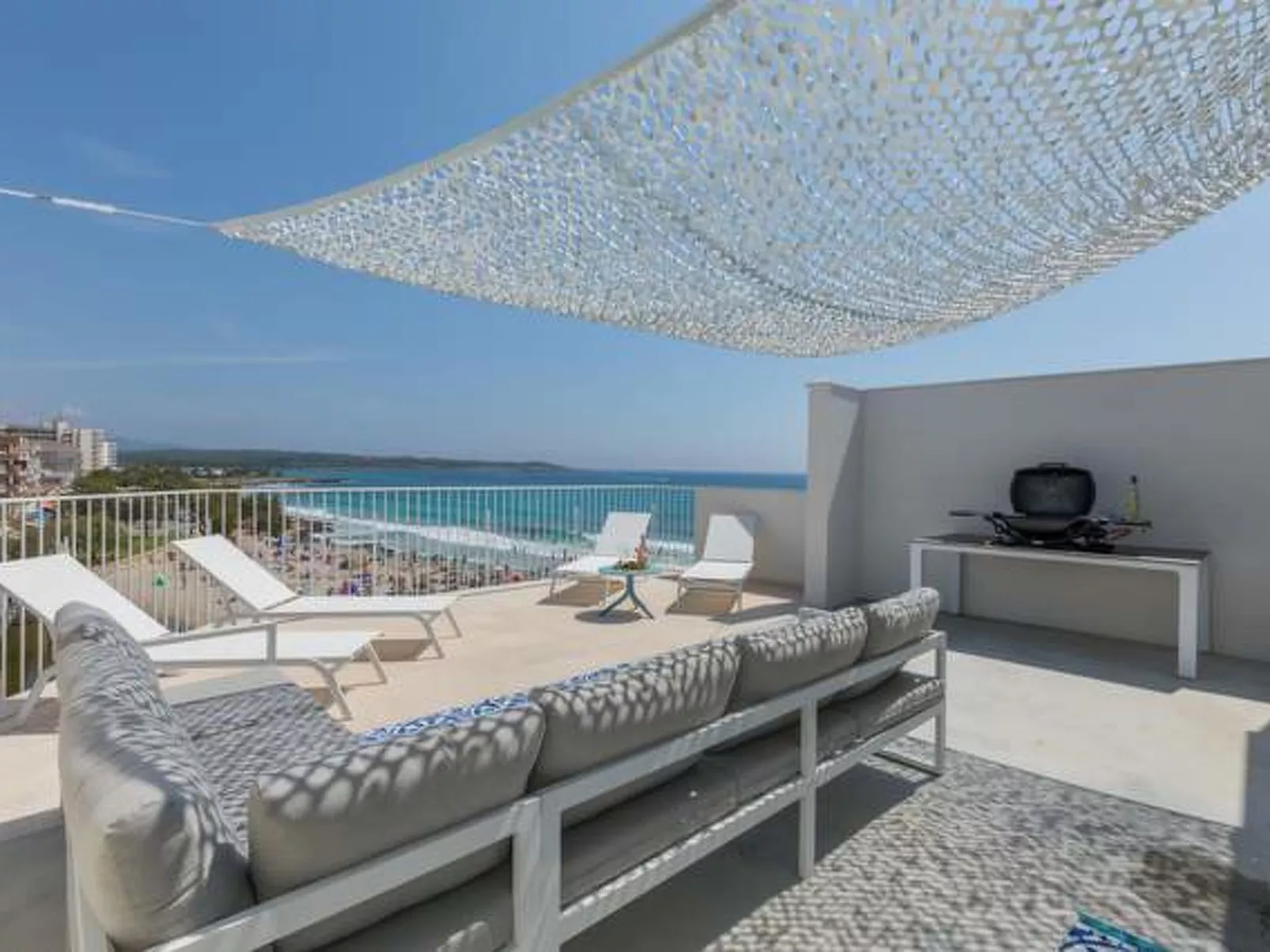 Tolle Wohnung in S'illot-Cala Morlanda mit Terrasse - Outside