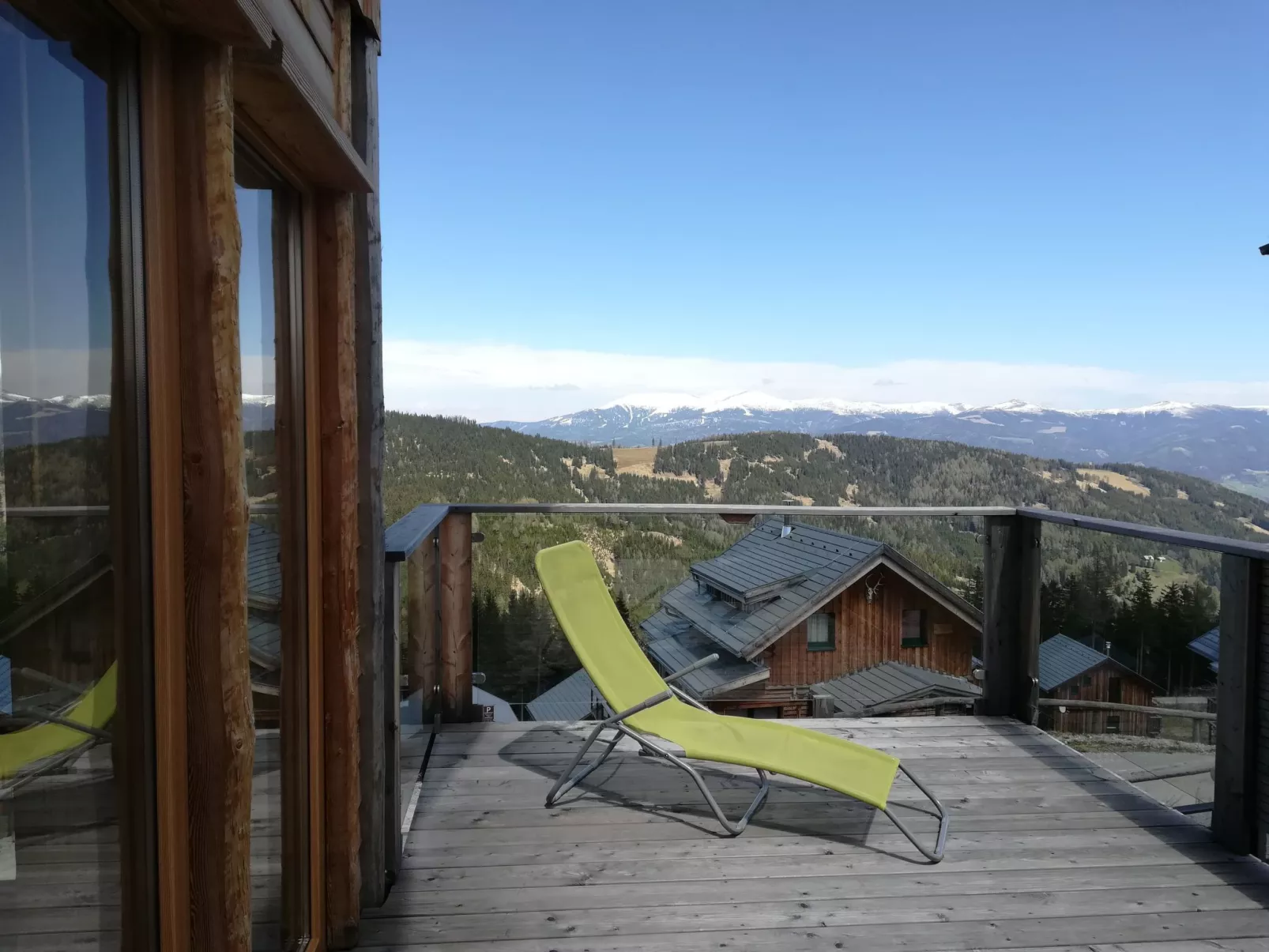 Gemütliche Bergehütte für acht Personen mit Outdoor-Badefass und Sauna - Outside