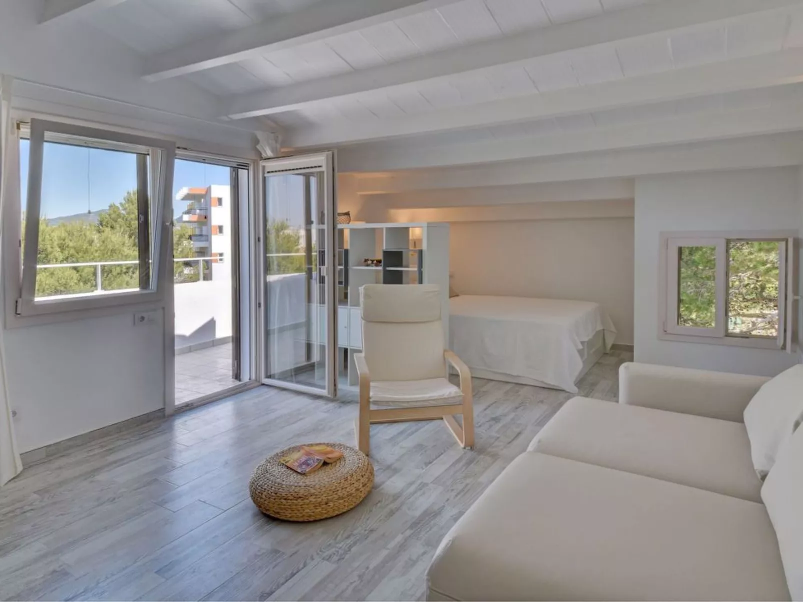 Modernes helles 3-Schlafzimmer Apartment mit Klimaanlage, 2017 komplett neu ren - Drinnen