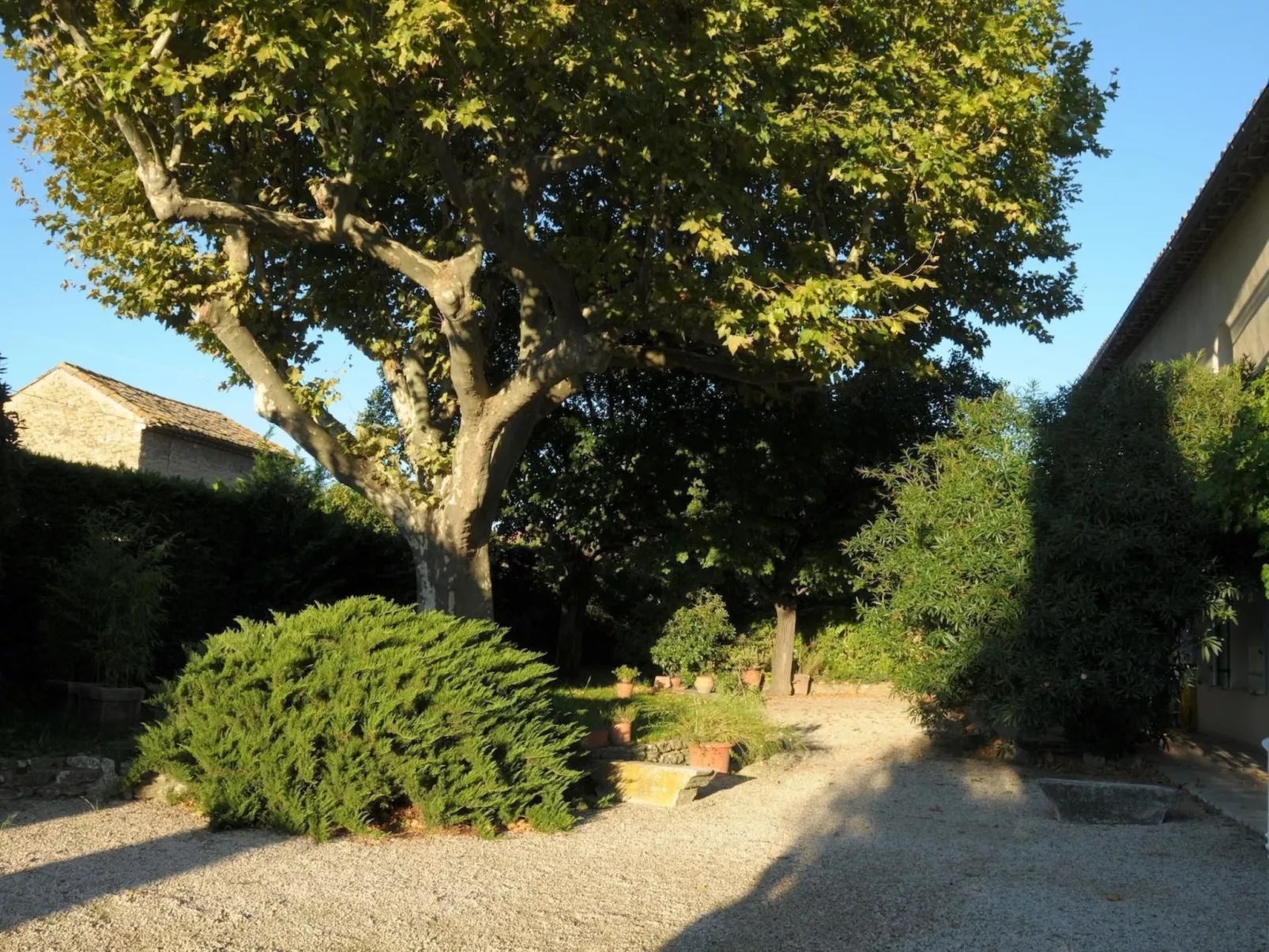 Bauernhaus mit Garten und Pool mit Bergblick - Image-tags.info