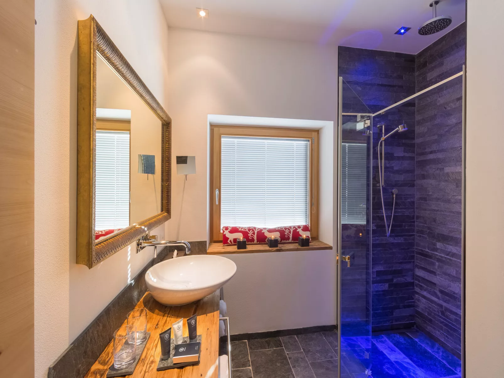 Alpinlodge & spa*****, (Samnaun-Ravaisch). - Drinnen