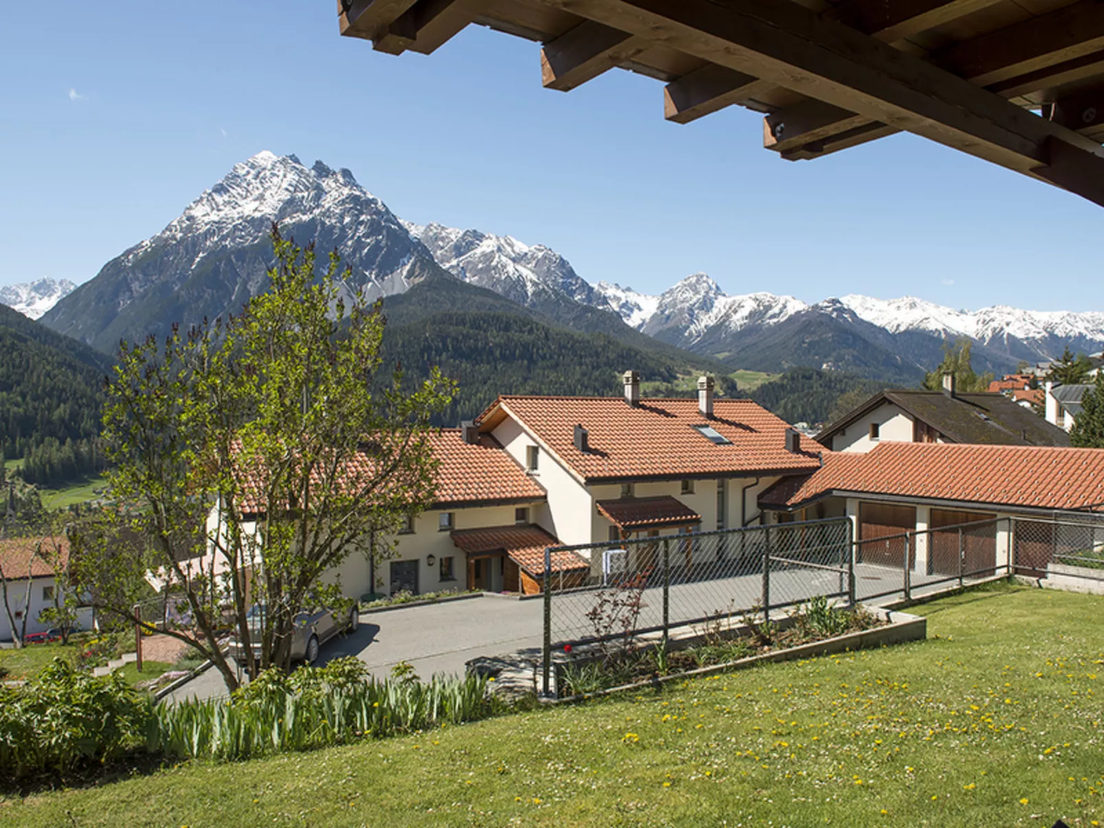 Chasa Bainvgnü, (Scuol). - Dehors