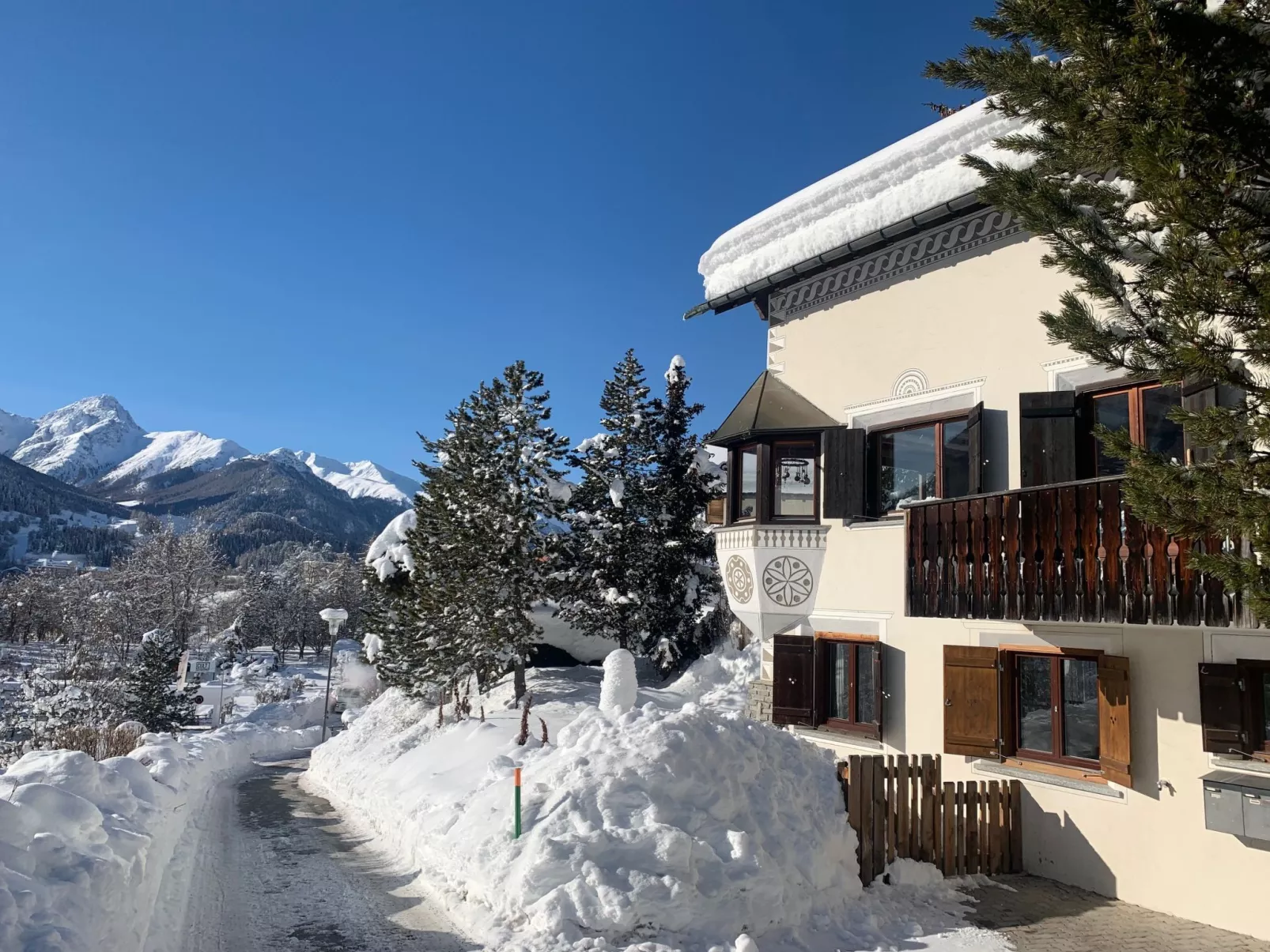 Chasa Tusa, (Scuol). - Draußen