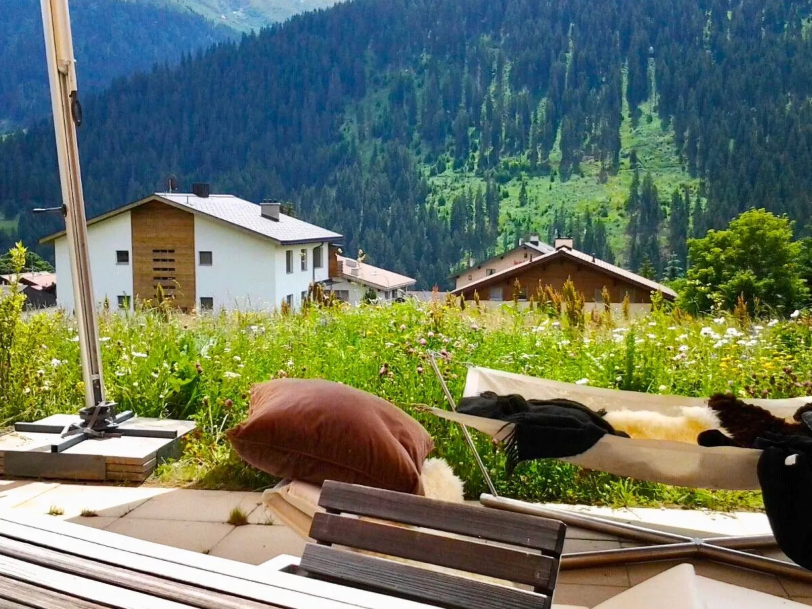 Tgésa Bienviver, (Sedrun). - Outside