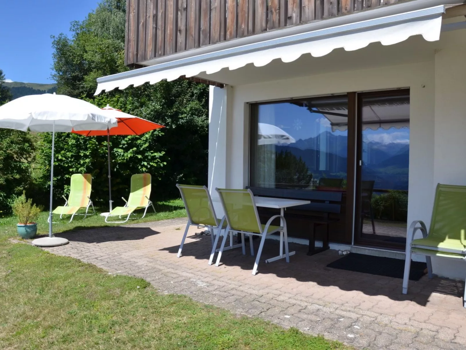 Stonas Sura / Stäuble, (Falera). 3 Zimmerwohnung - Draußen