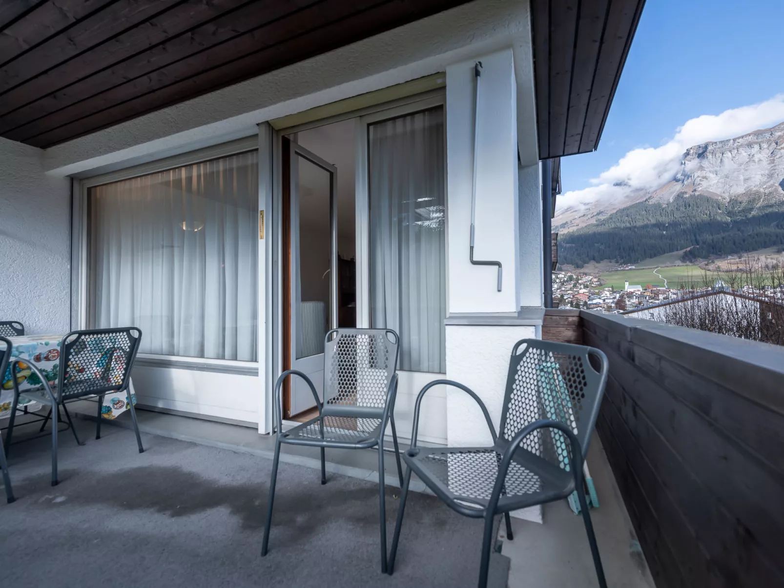 Putzprinz Gujan Ferienwohnung, Haus Surmir B / 16, (Flims Waldhaus). 2.5-Zimmer - Outside