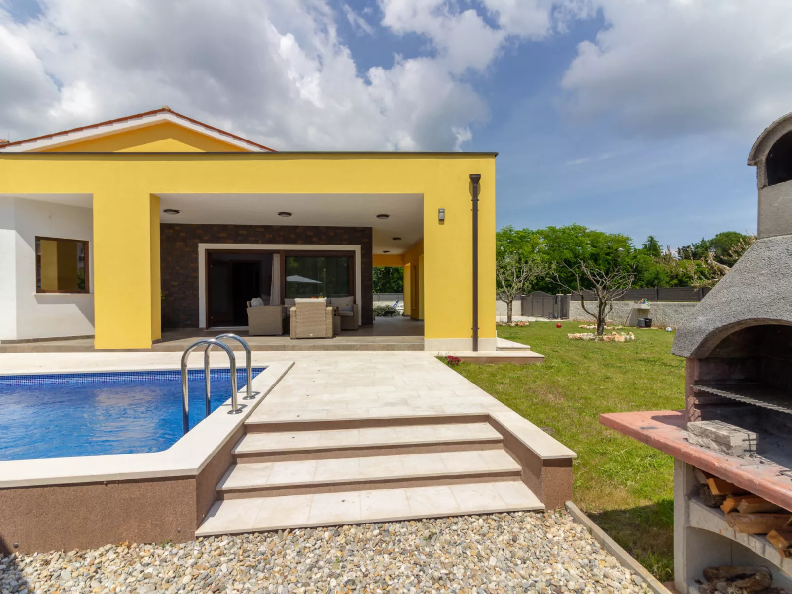Villa Eve - Outside