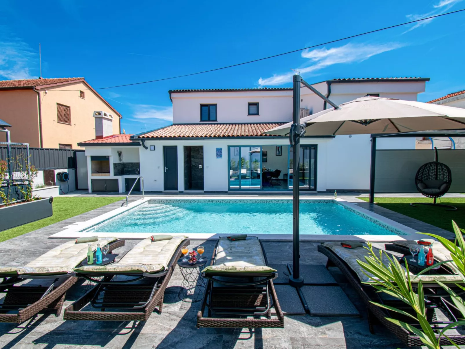 Villa Paradise - Outside