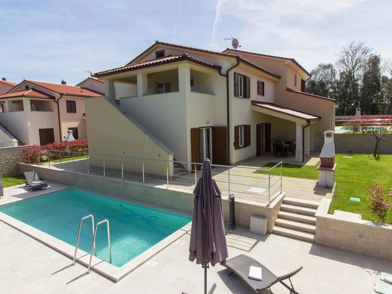 Villa Aurora - Outside