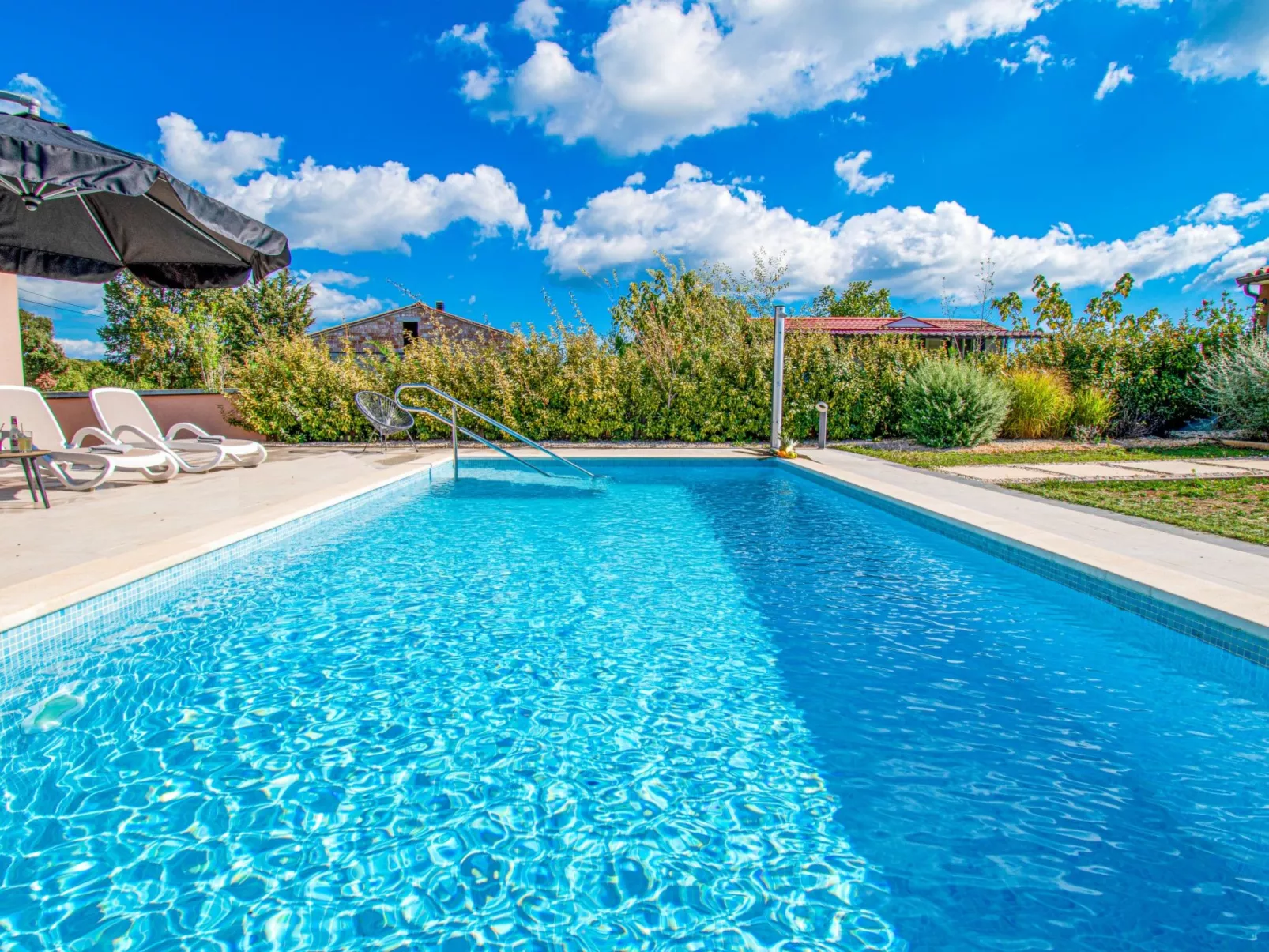 Villa Moki mit beheizbarem  Pool - Draußen