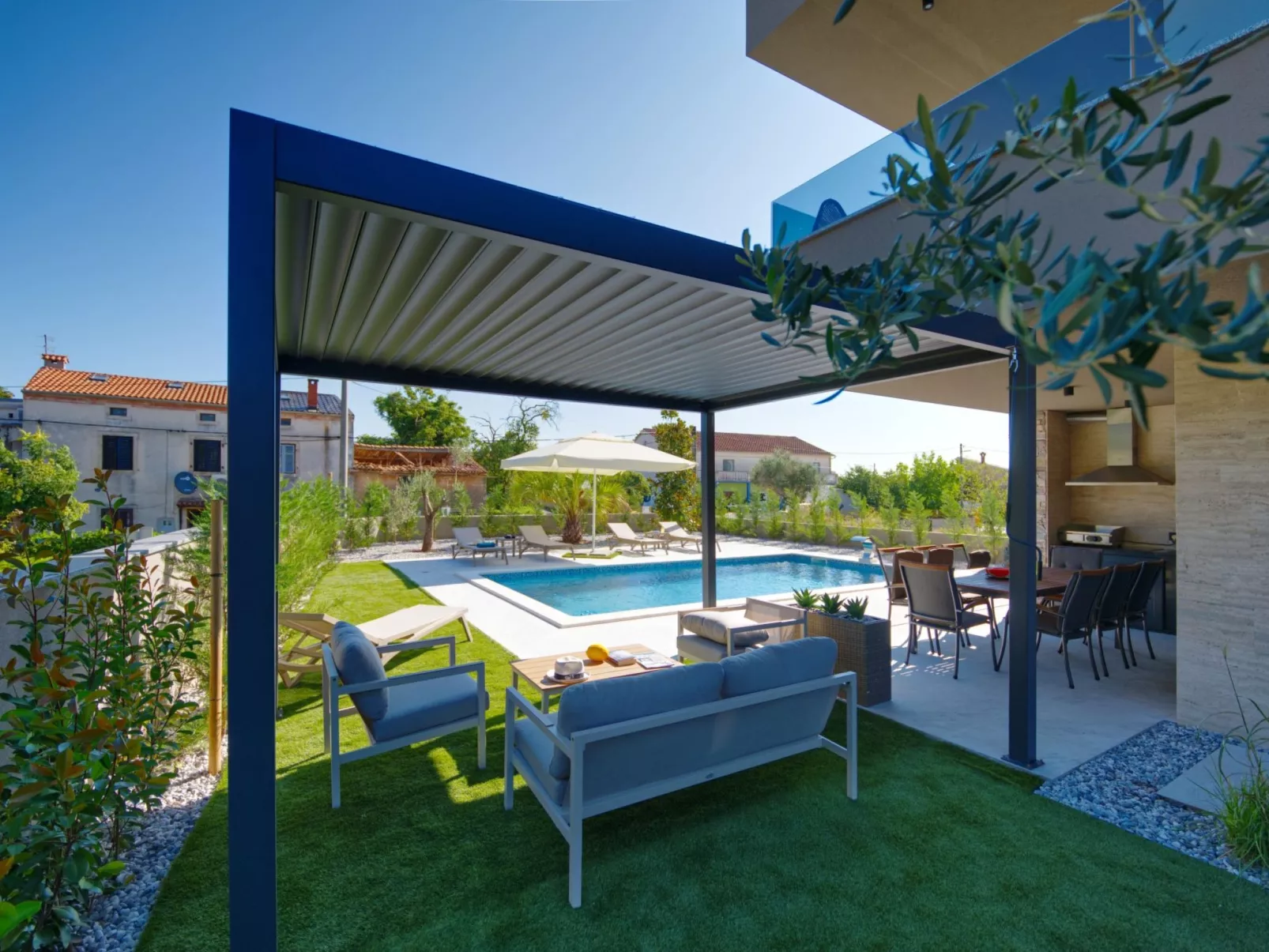 Villa Pieron & Bavigo Holiday Complex for 16 Persons - Draußen