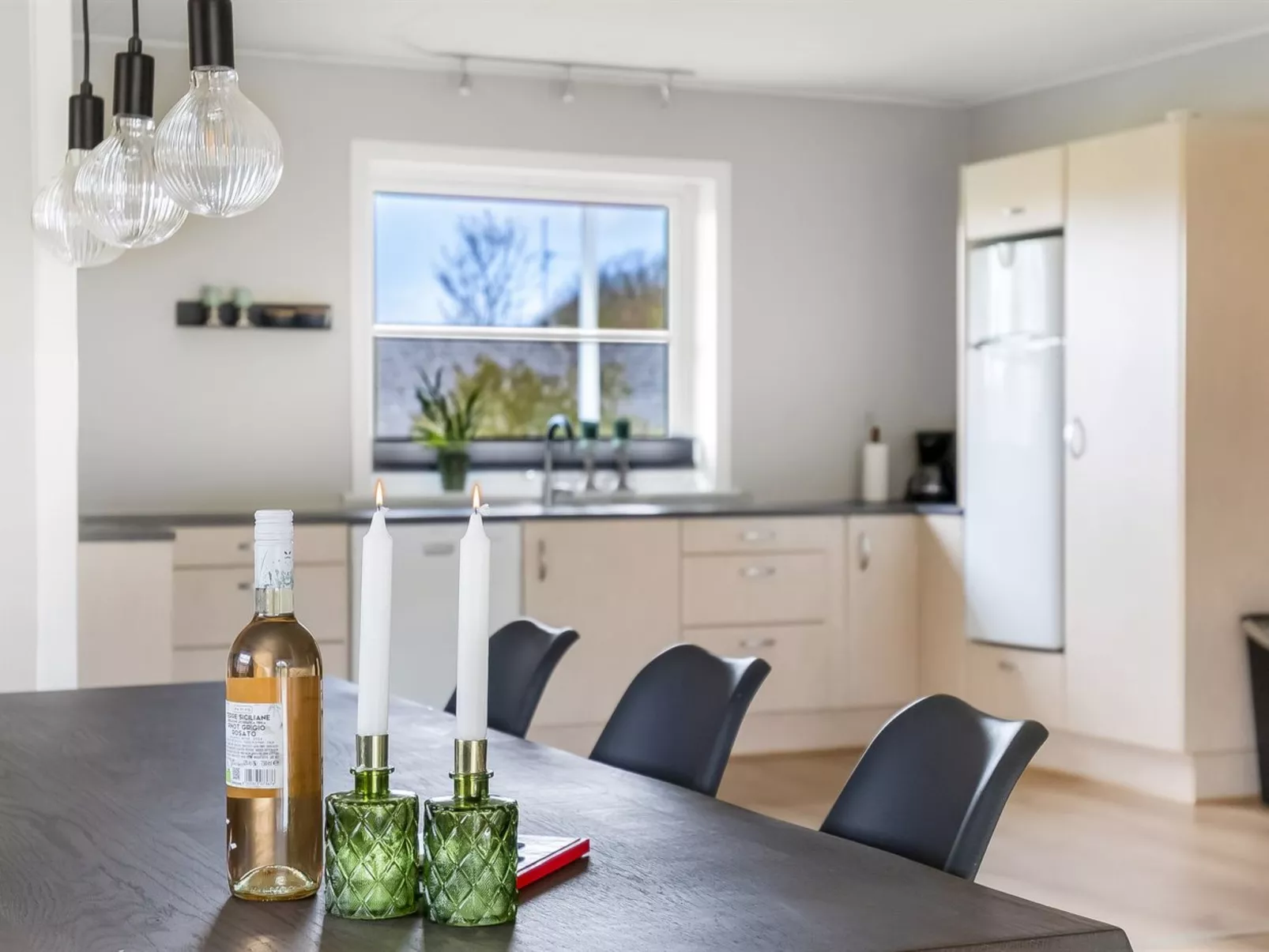 "Aina" - 20km from the sea - Drinnen