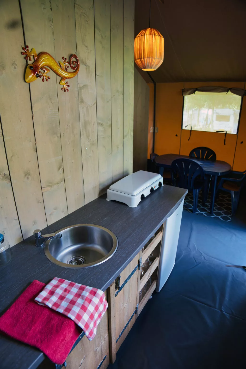 Camping 2000 - Safaritent Medium - Draußen